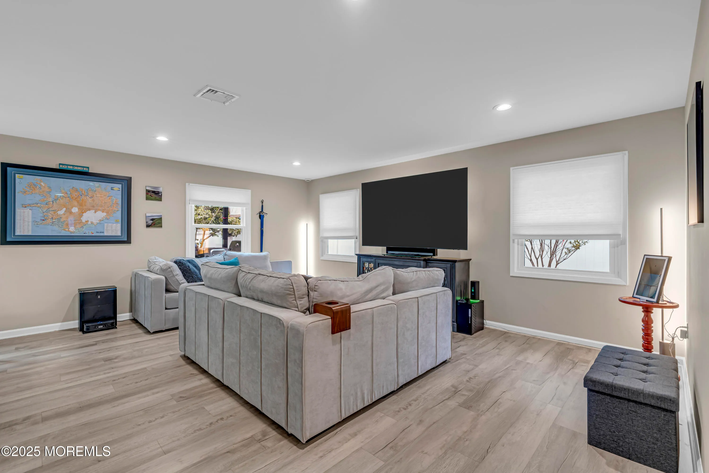 Aberdeen, New Jersey 07747, United States, 3 Bedrooms Bedrooms, ,2 BathroomsBathrooms,Residential,Pending,148229