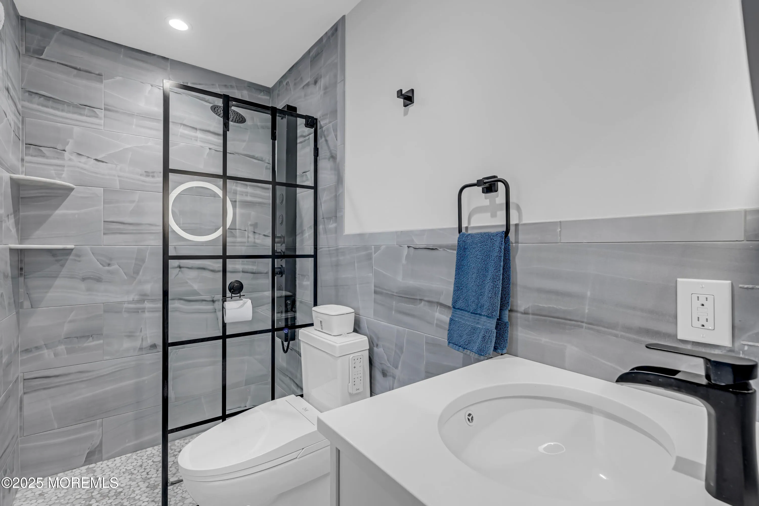 Aberdeen, New Jersey 07747, United States, 3 Bedrooms Bedrooms, ,2 BathroomsBathrooms,Residential,Pending,148229