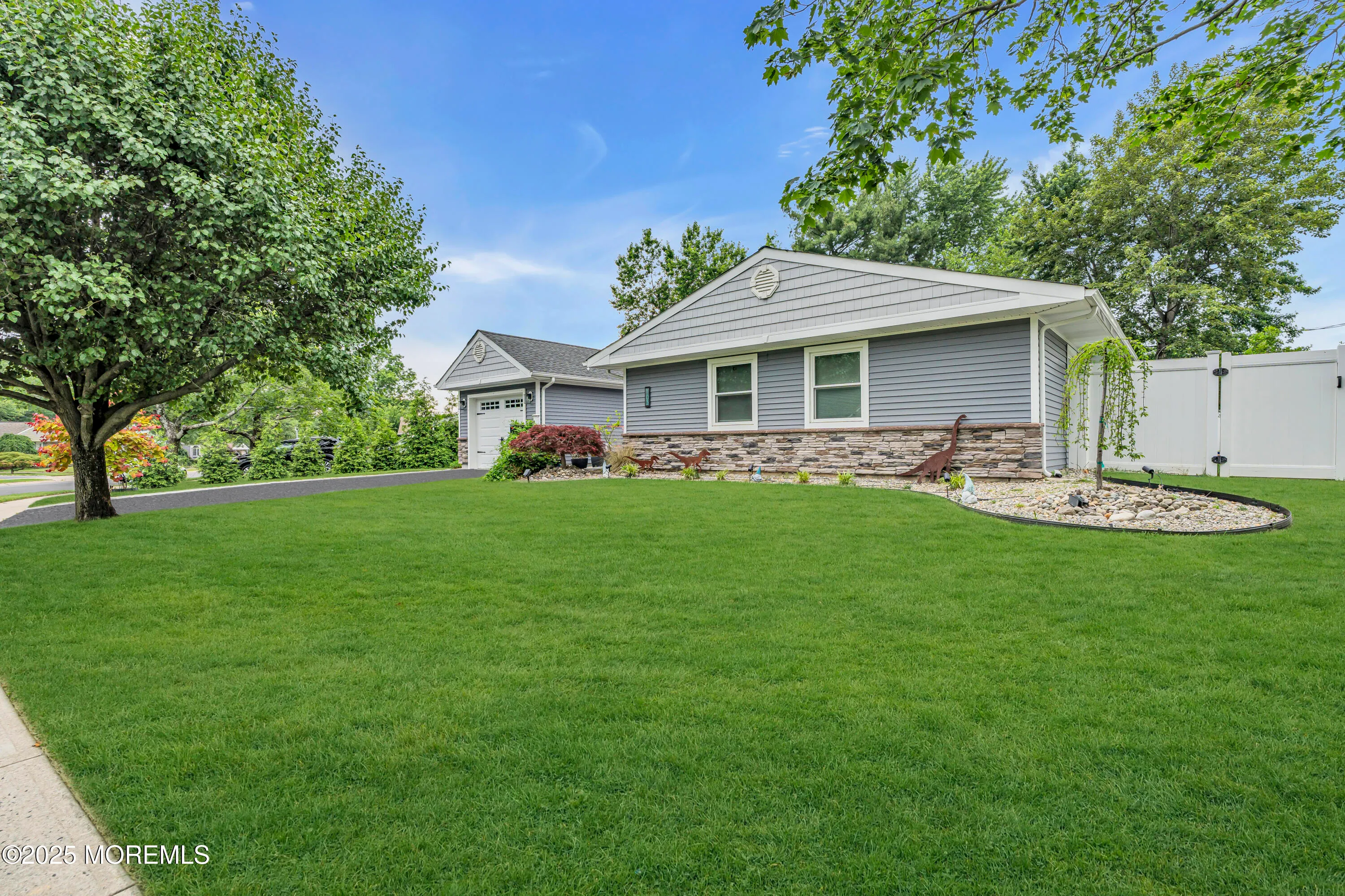 Aberdeen, New Jersey 07747, United States, 3 Bedrooms Bedrooms, ,2 BathroomsBathrooms,Residential,Pending,148229