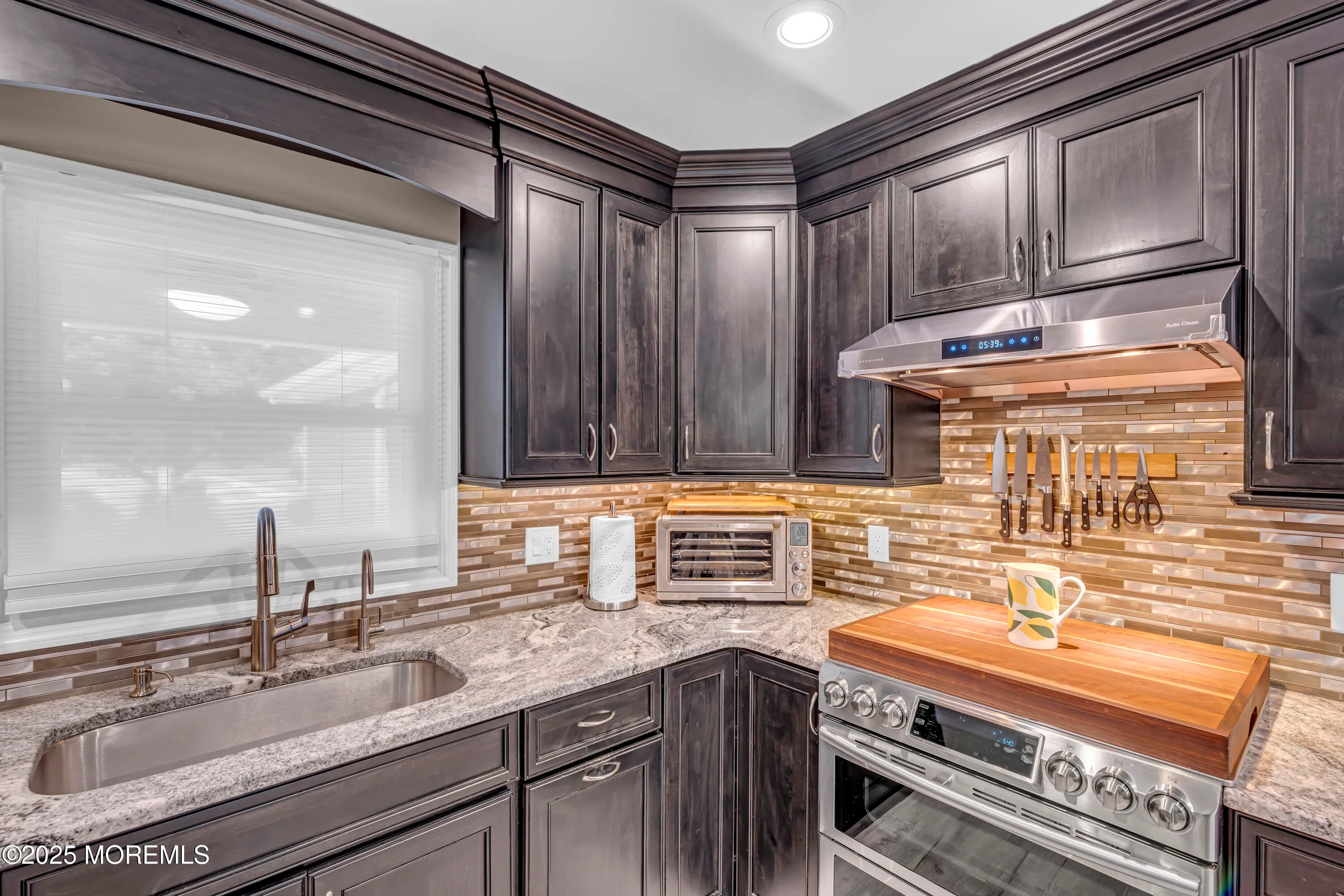 Aberdeen, New Jersey 07747, United States, 3 Bedrooms Bedrooms, ,2 BathroomsBathrooms,Residential,Pending,148229