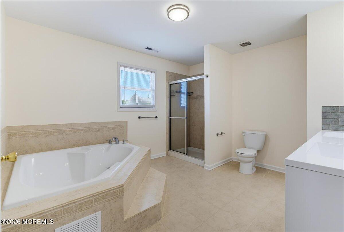 5 La Jolla Rd, Old Bridge, NJ, 08857, USA, 5 Bedrooms Bedrooms, ,4 BathroomsBathrooms,Residential,Pending,5 La Jolla Rd,22618576