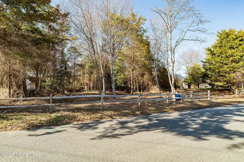 MLS: 22507309