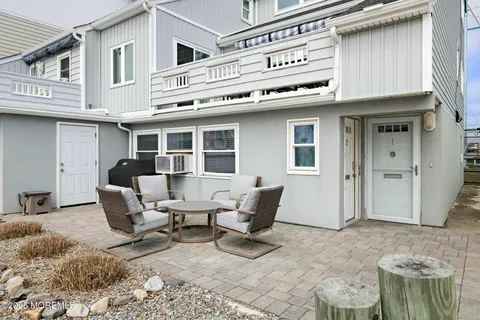MLS: 22509365