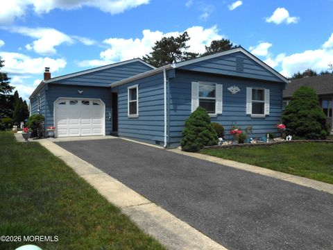 Homes For Sale - 46 Woodstock Drive<br/> Toms River, NJ 08757