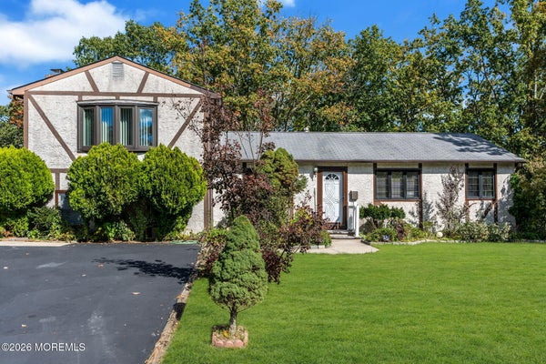 4 HEMLOCK RD, HOWELL, NJ 07731 - Image be4afa8e56df55a179327d130a1b2c13/3686327751