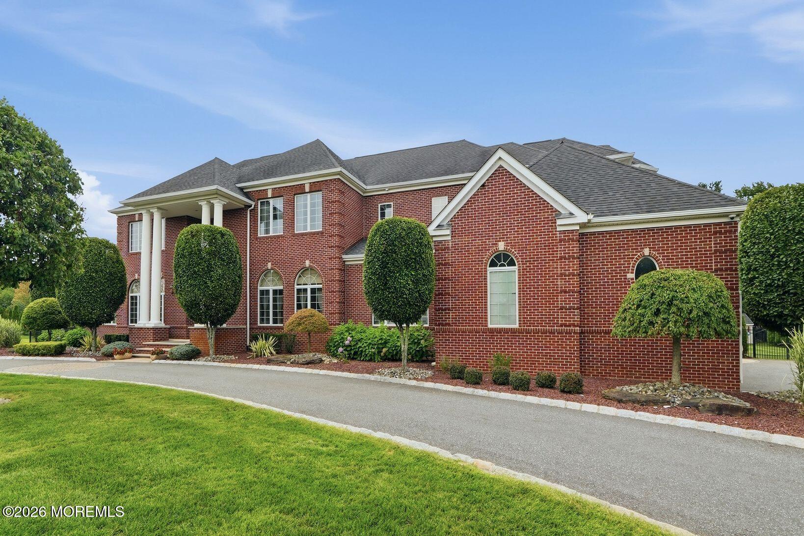 7 Crystal Court
