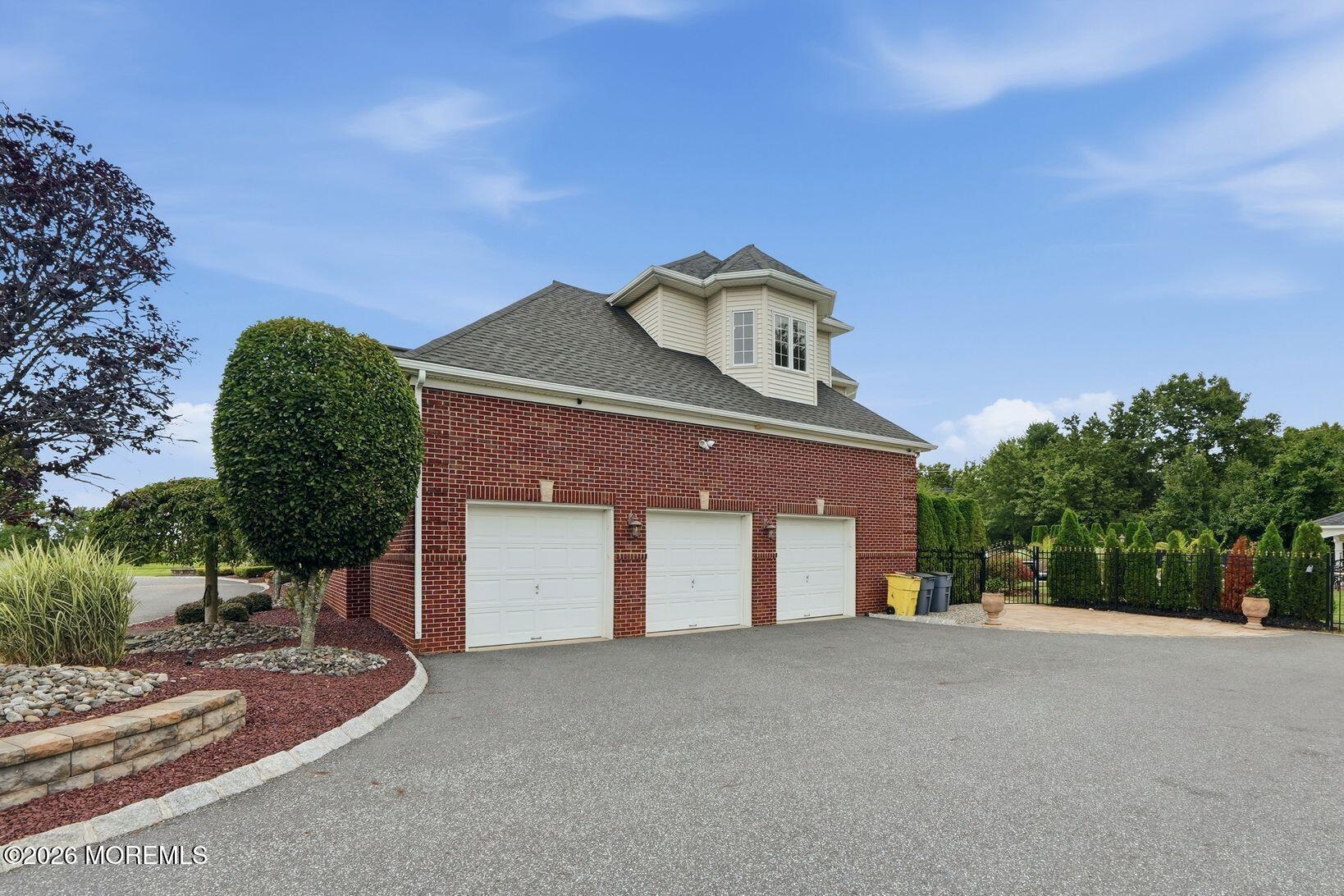 7 Crystal Court