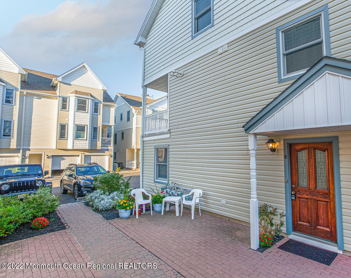 107 Brinley Avenue