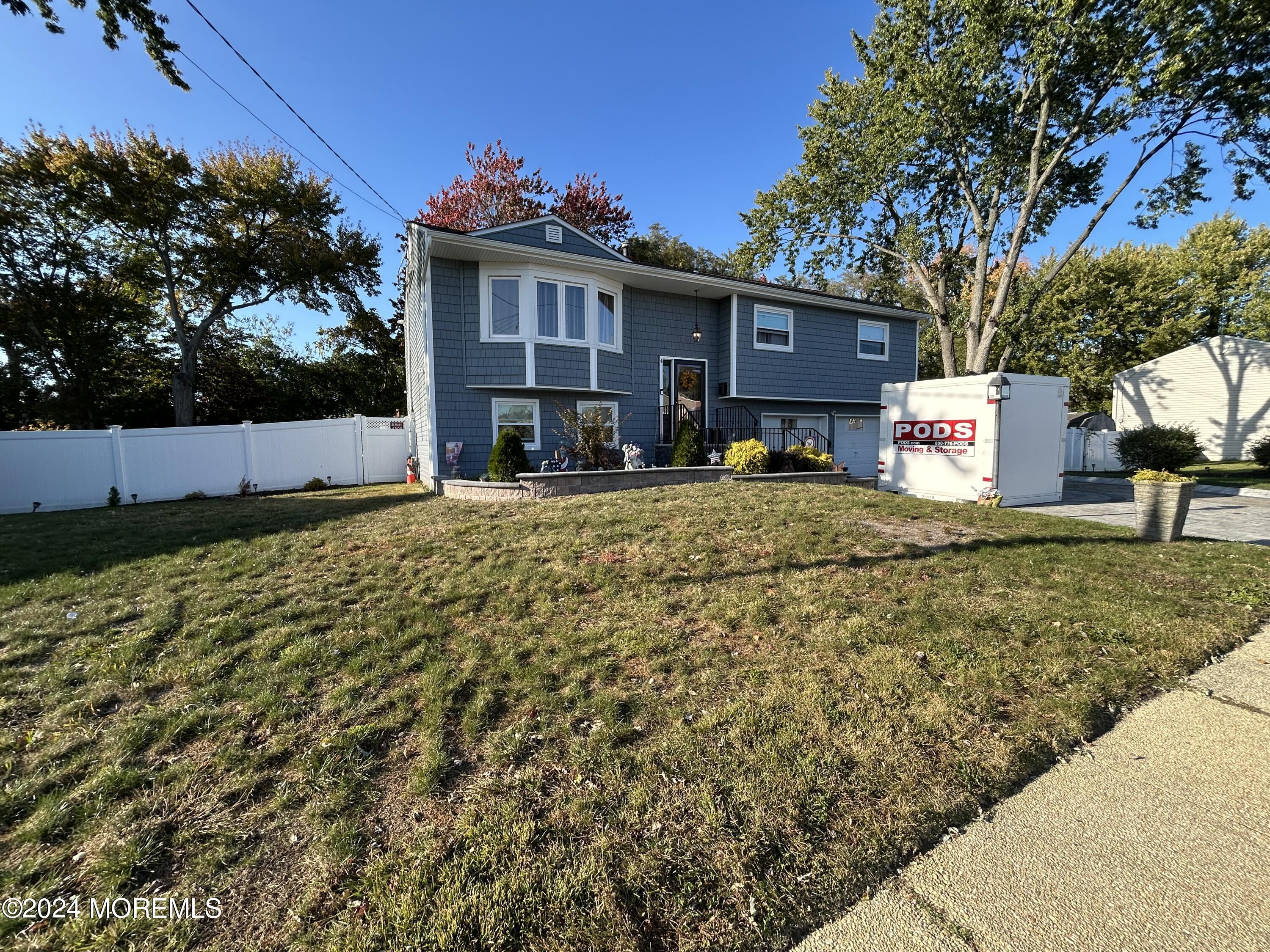 4 Daniel Drive, Hazlet, New Jersey image 3