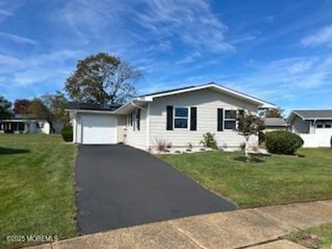 Homes For Sale - 159 Clay Circle<br/> Brick, NJ 08724
