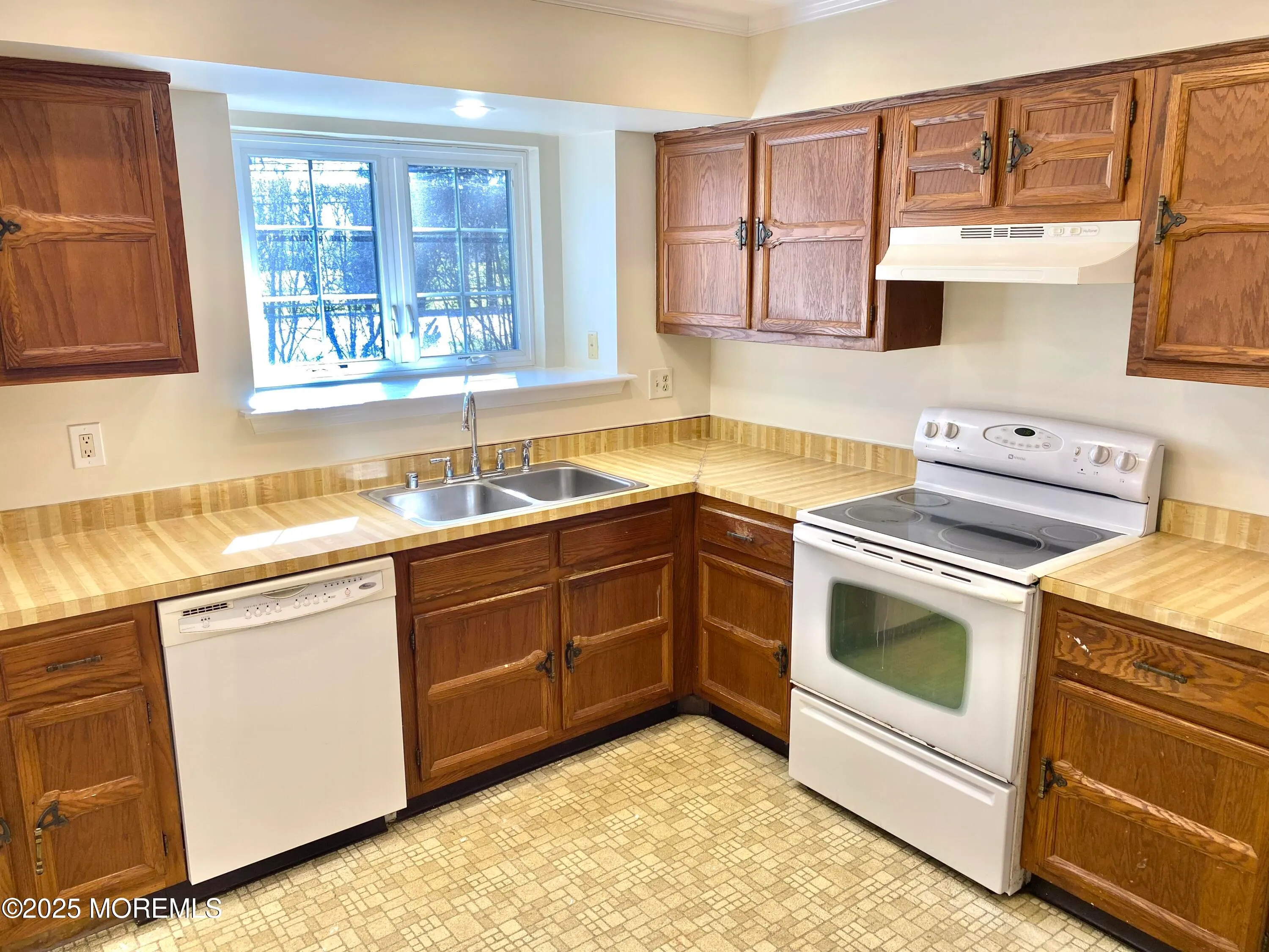 Spring Lake Heights, New Jersey 07762, United States, 2 Bedrooms Bedrooms, ,2 BathroomsBathrooms,Residential,Pending,100091