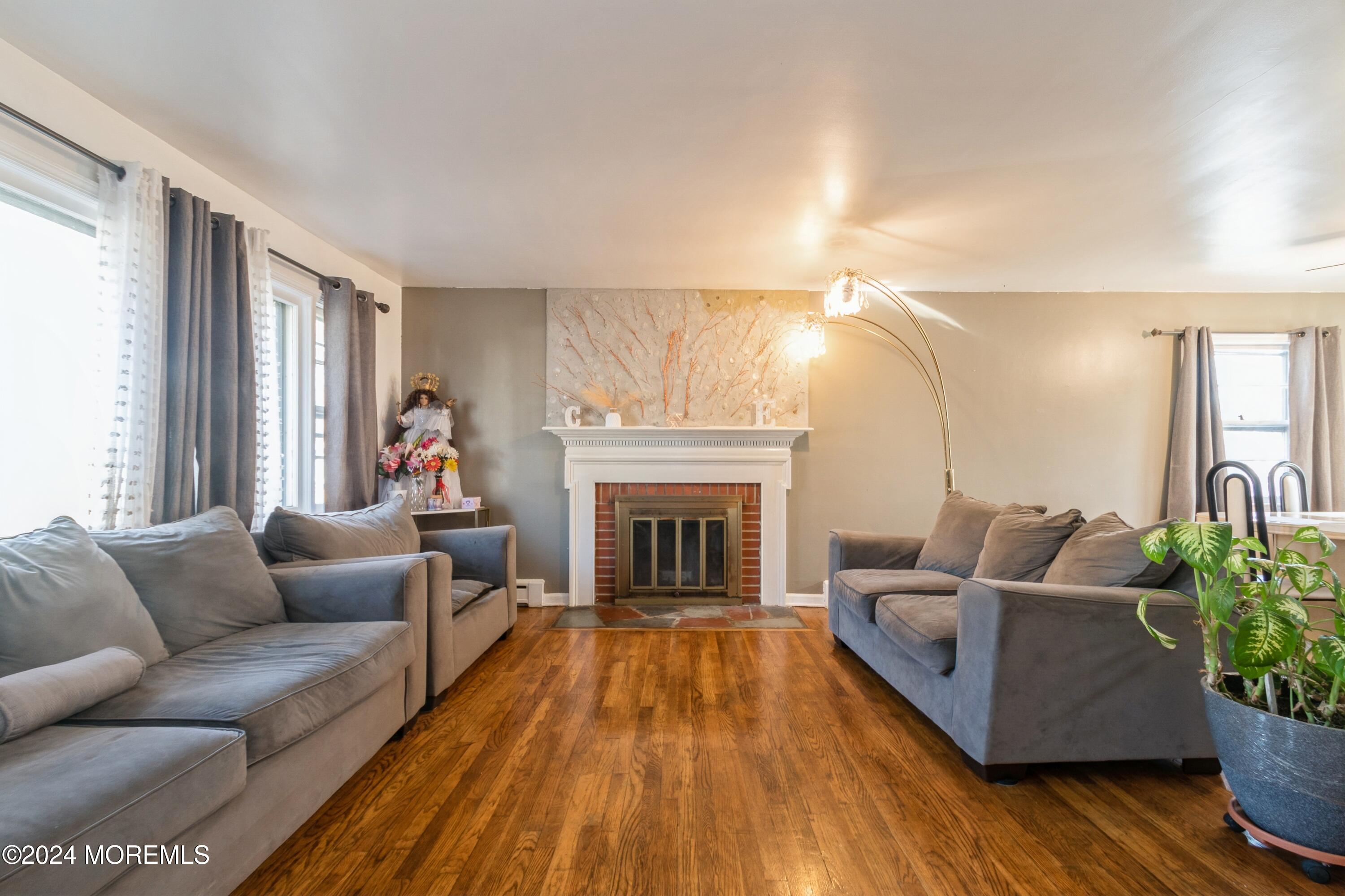 8 Forest Brook Drive, North Plainfield, New Jersey image 5
