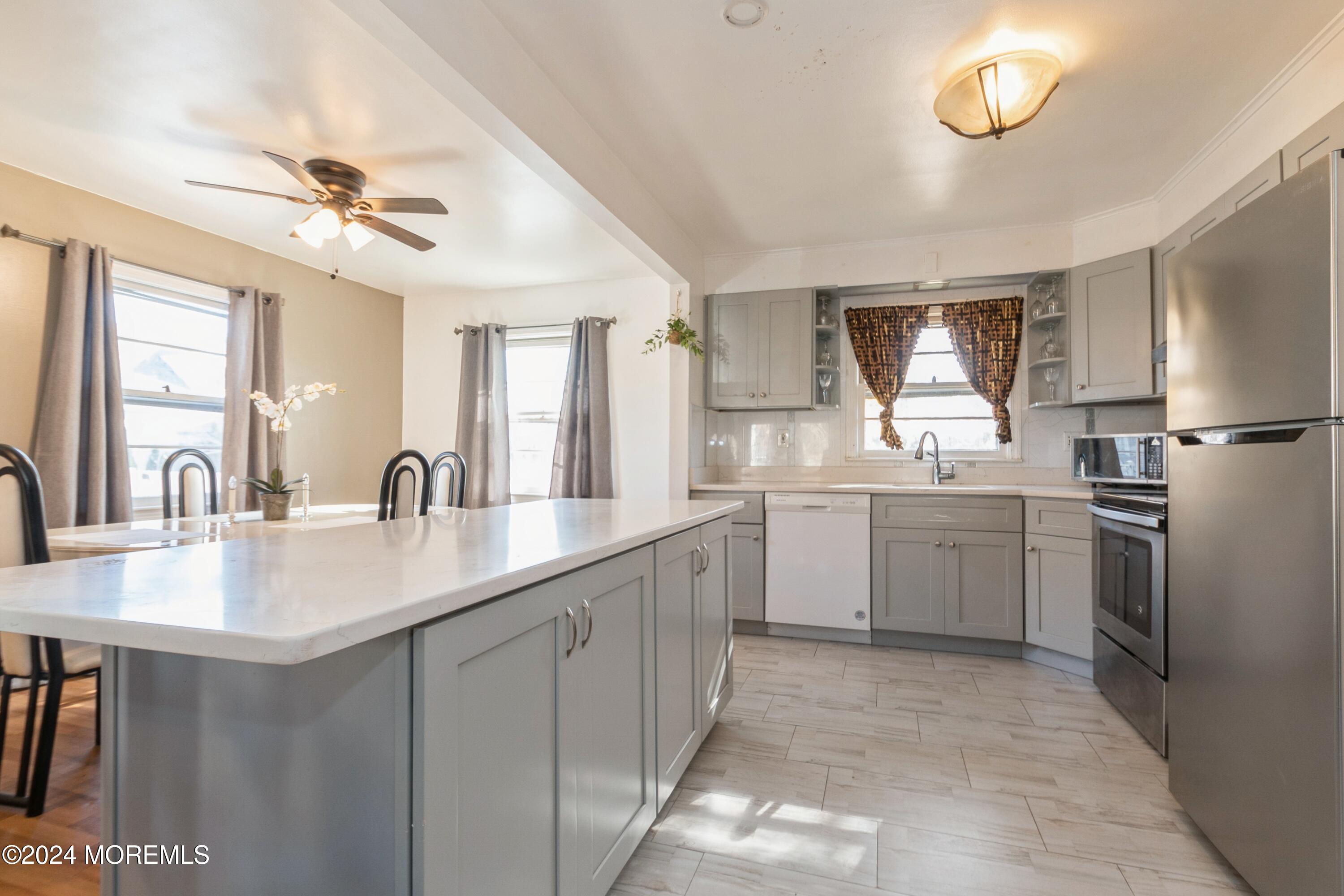 8 Forest Brook Drive, North Plainfield, New Jersey image 1