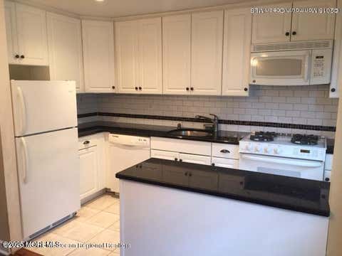 Condo For Rent - 139 Manor Drive<br/> Red Bank, NJ 07701