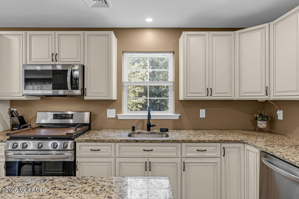 119 Darien Road, Howell, New Jersey image 24