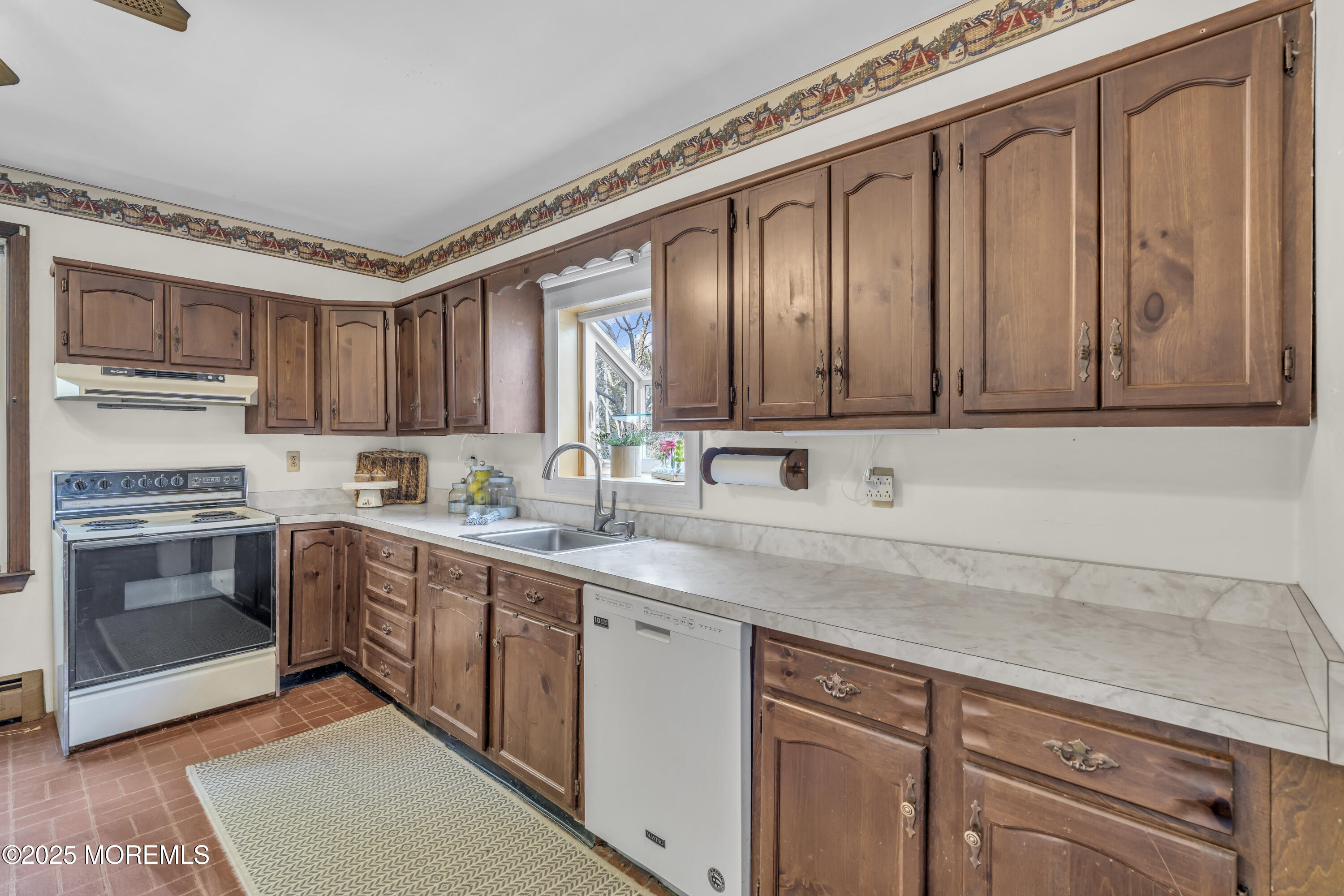 Hazlet, New Jersey, 07730, United States, 4 Bedrooms Bedrooms, ,2 BathroomsBathrooms,Residential,Active,2043138