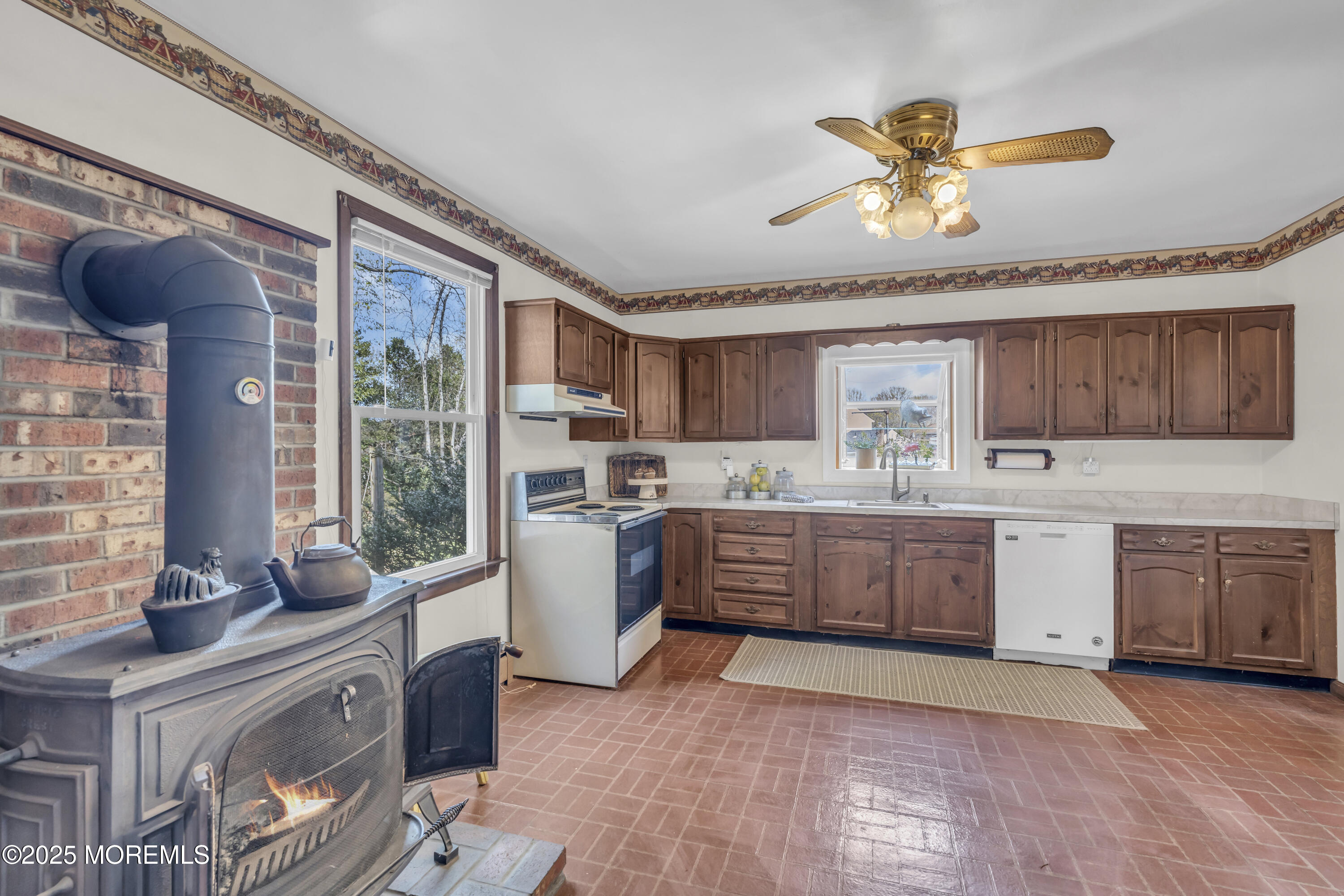 Hazlet, New Jersey, 07730, United States, 4 Bedrooms Bedrooms, ,2 BathroomsBathrooms,Residential,Active,2043138