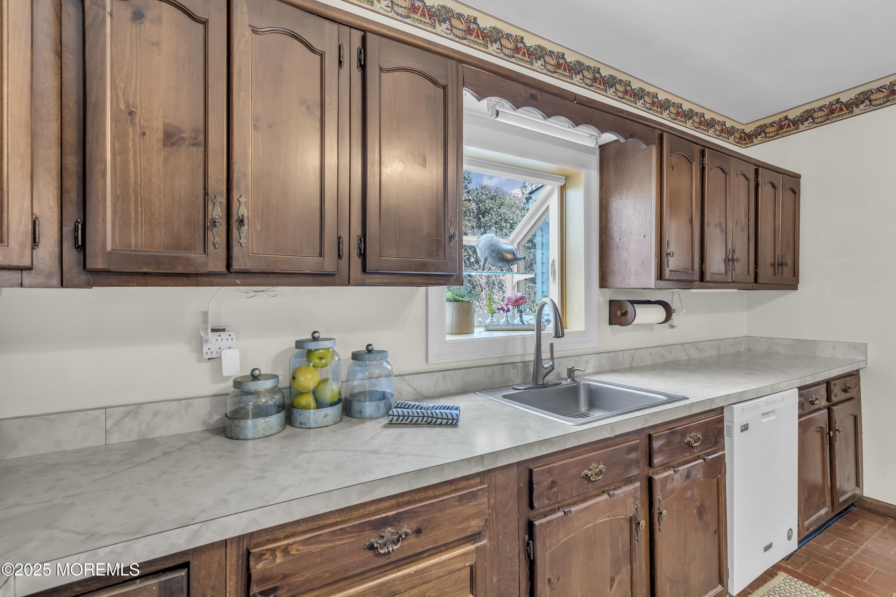Hazlet, New Jersey, 07730, United States, 4 Bedrooms Bedrooms, ,2 BathroomsBathrooms,Residential,Active,2043138