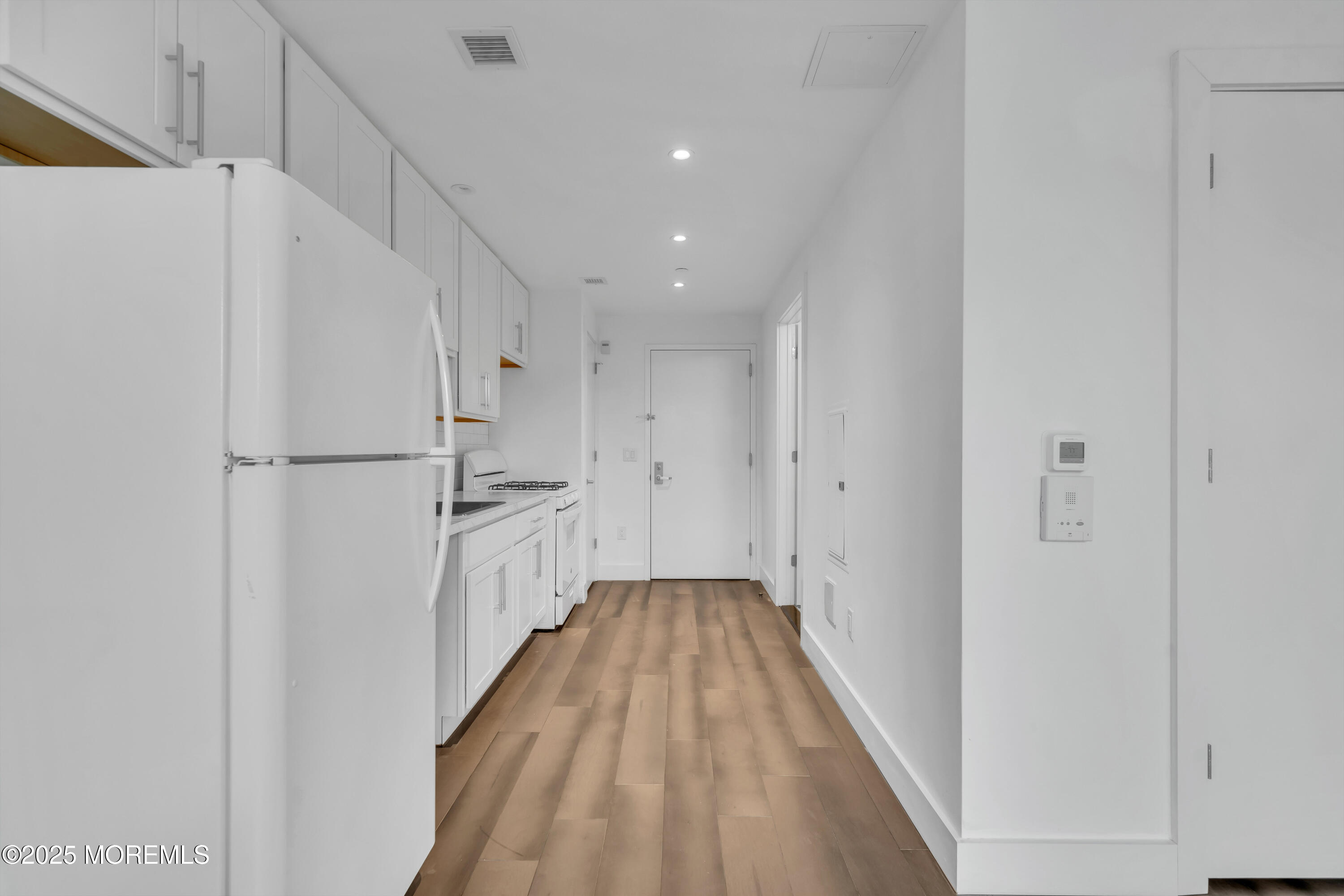 3011 Edwin Avenue #5J, Fort Lee, New Jersey image 9