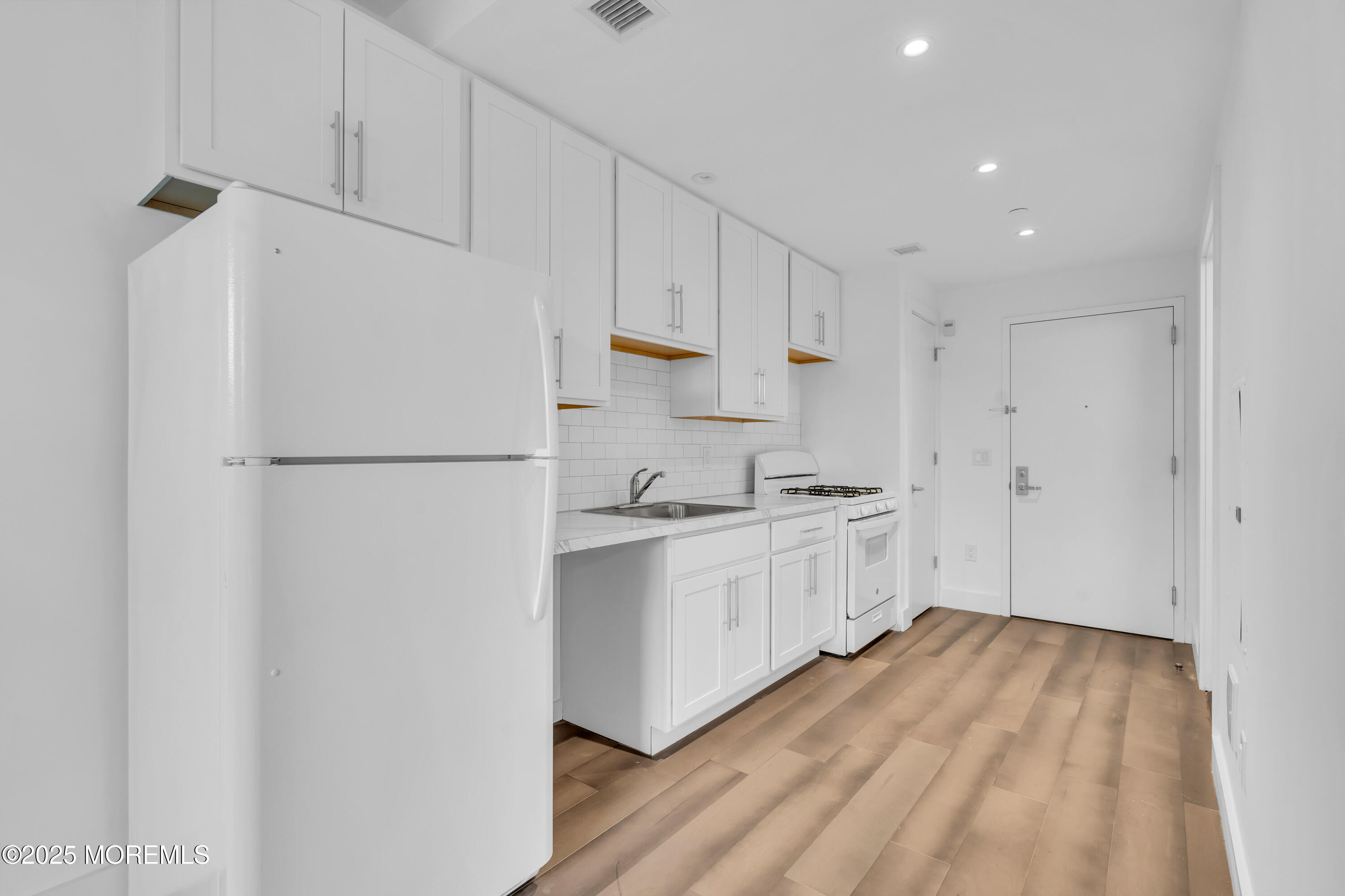 3011 Edwin Avenue #5J, Fort Lee, New Jersey image 6