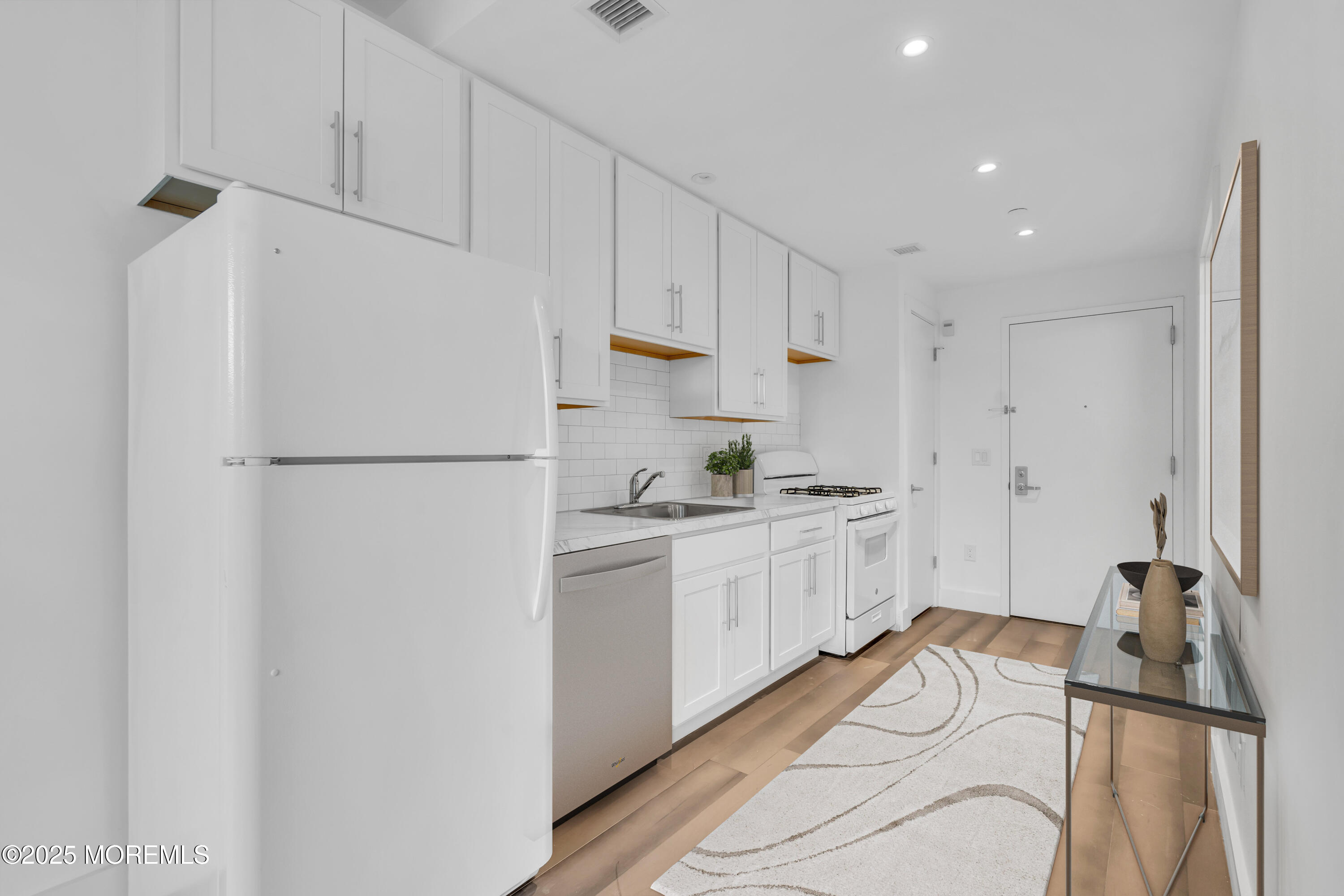 3011 Edwin Avenue #5J, Fort Lee, New Jersey image 7