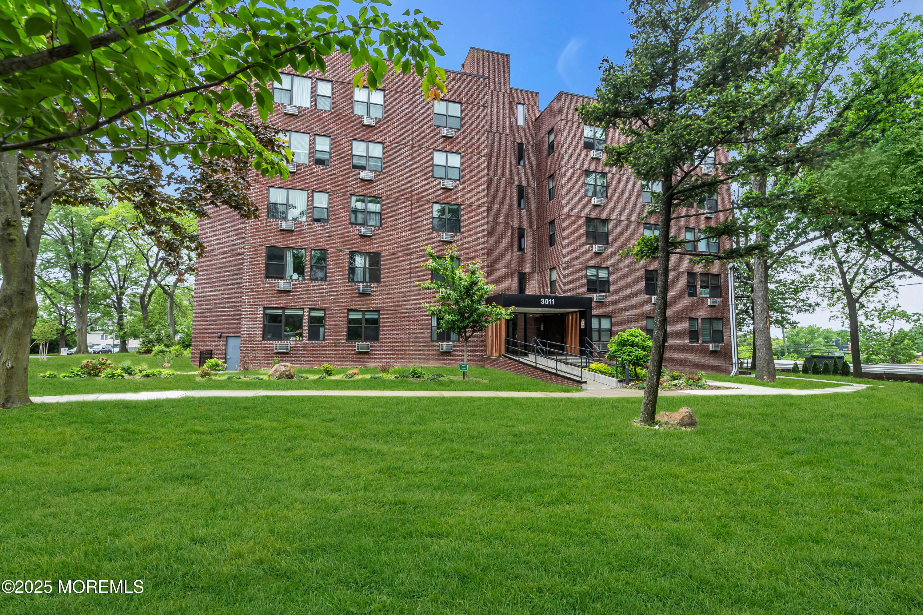 3011 Edwin Avenue #5J, Fort Lee, New Jersey image 2