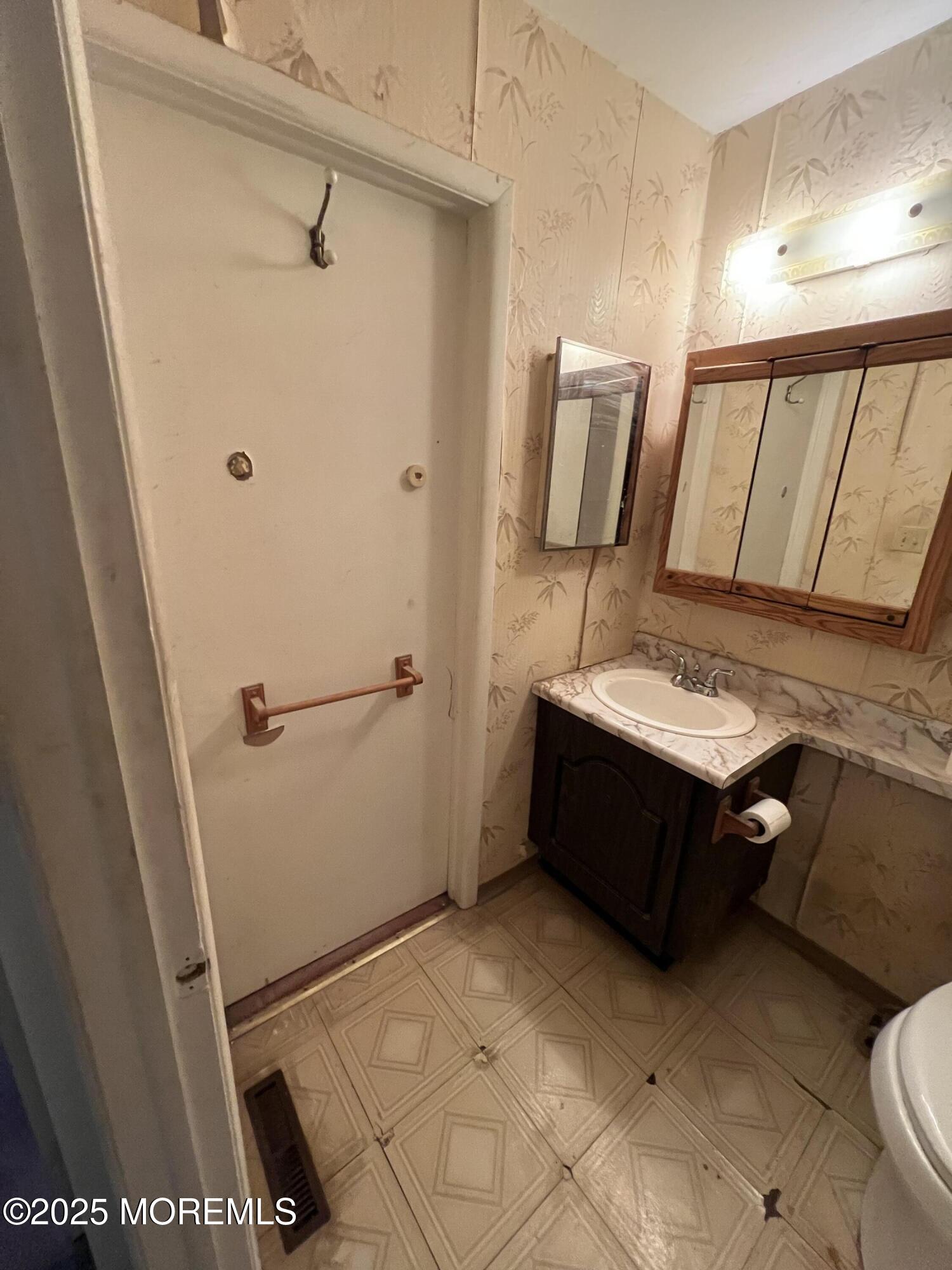 214 Williamsburg Lane, Lakewood, New Jersey image 11