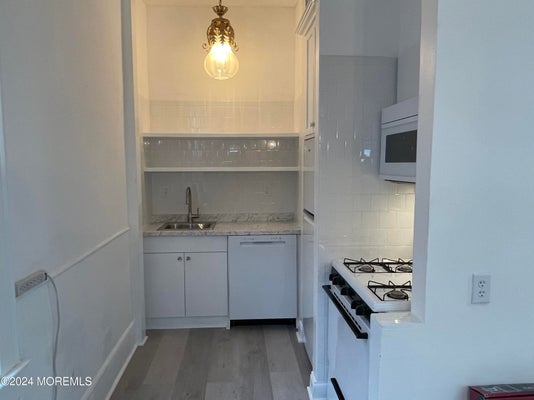 212 11TH AVE APT A, BELMAR, NJ 07719 - Image c294b01626c8a5c8387c08067e90e75f/4275780398