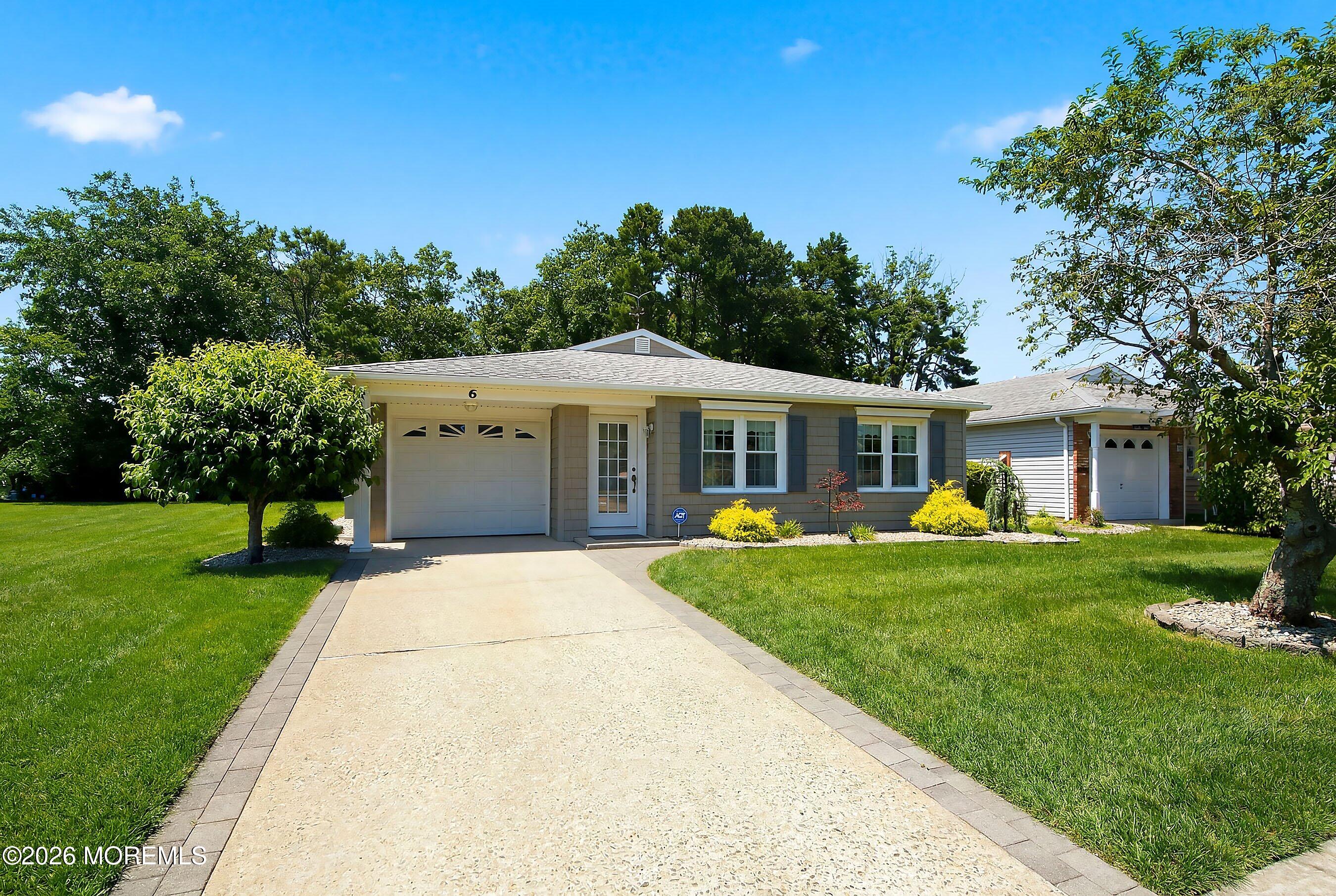 6 Floral Drive