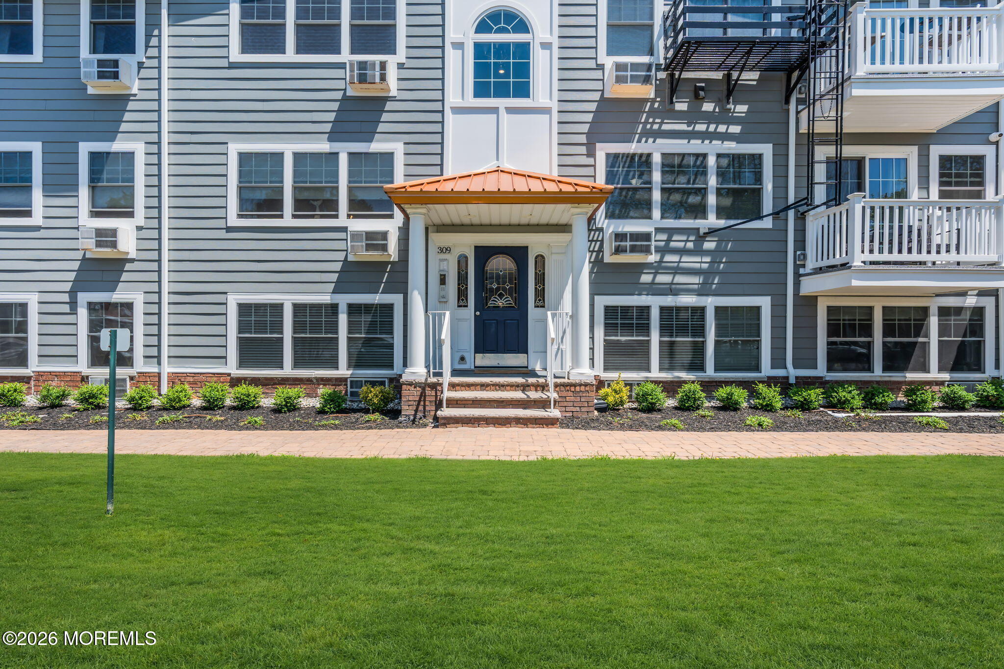 309 4th Avenue 204