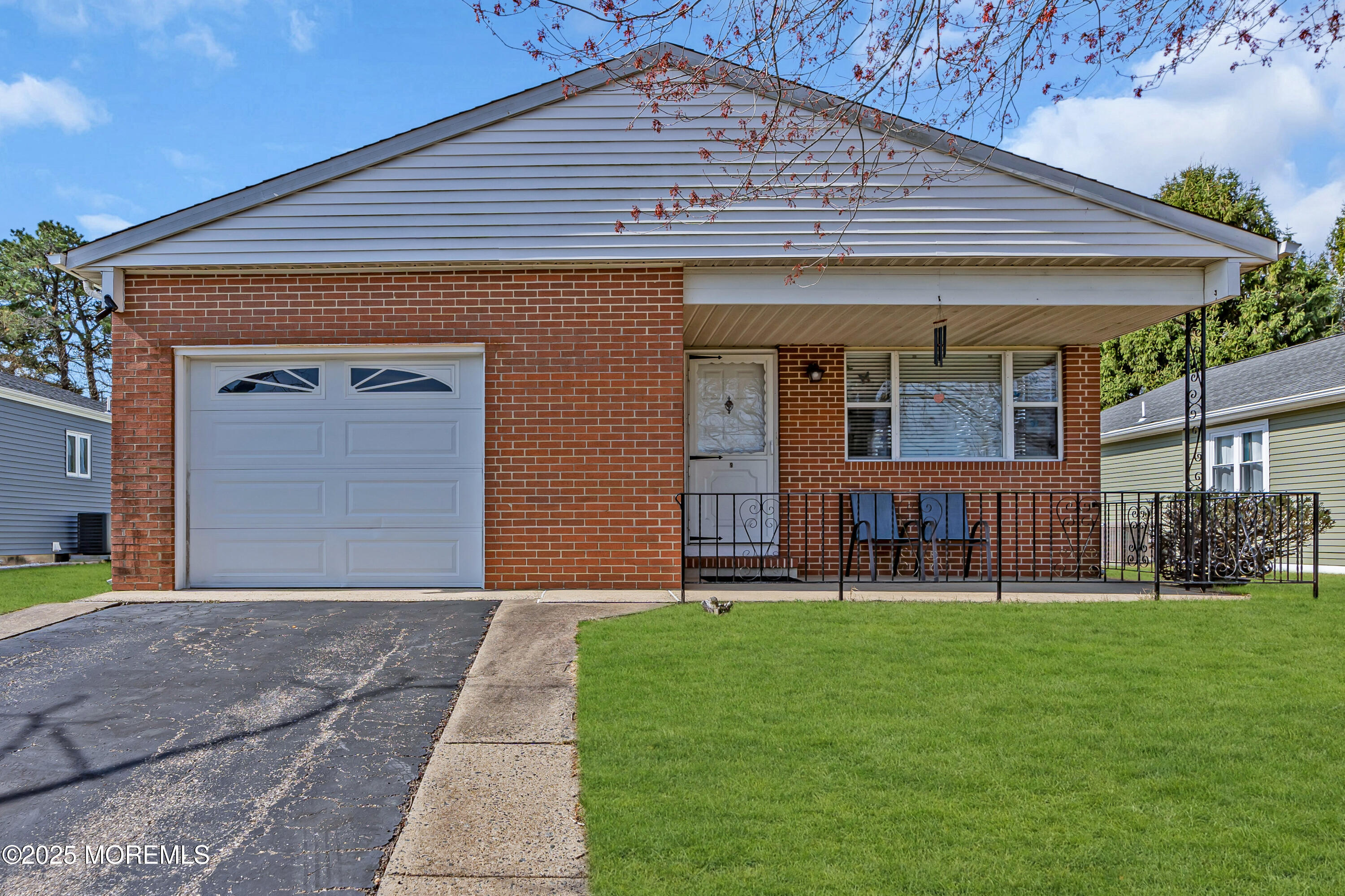 9 Banning Court, Toms River, New Jersey image 1
