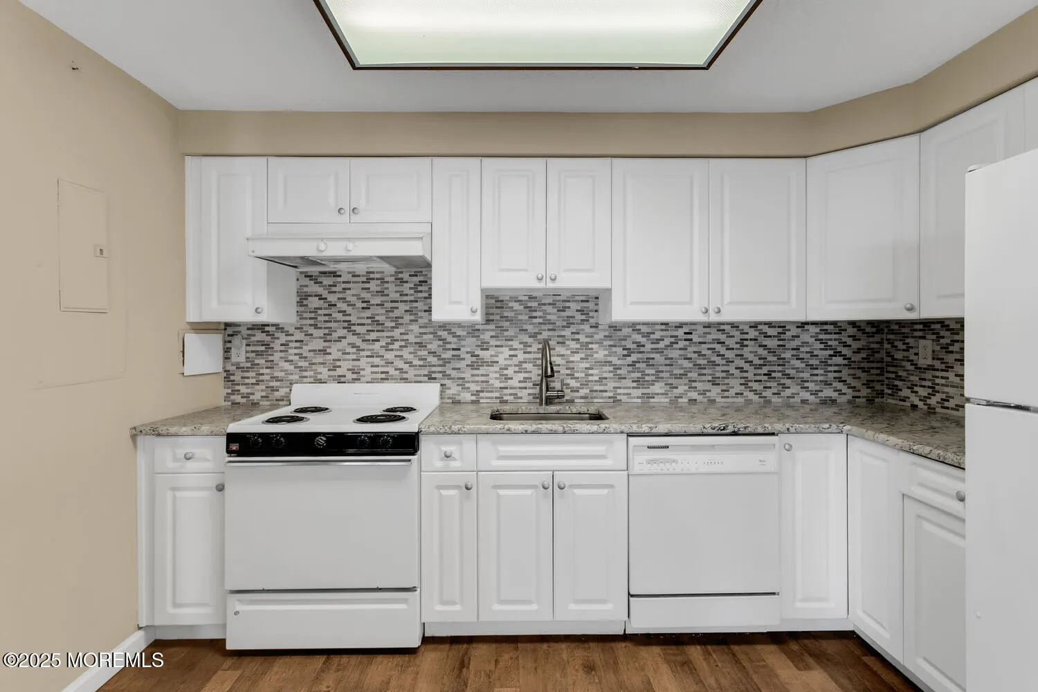 Monmouth Beach, New Jersey 07750, United States, 1 Bedroom Bedrooms, ,2 BathroomsBathrooms,Residential,Active,86462