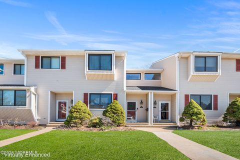 Homes For Sale - 134 Clubhouse Drive<br/> Middletown, NJ 07748