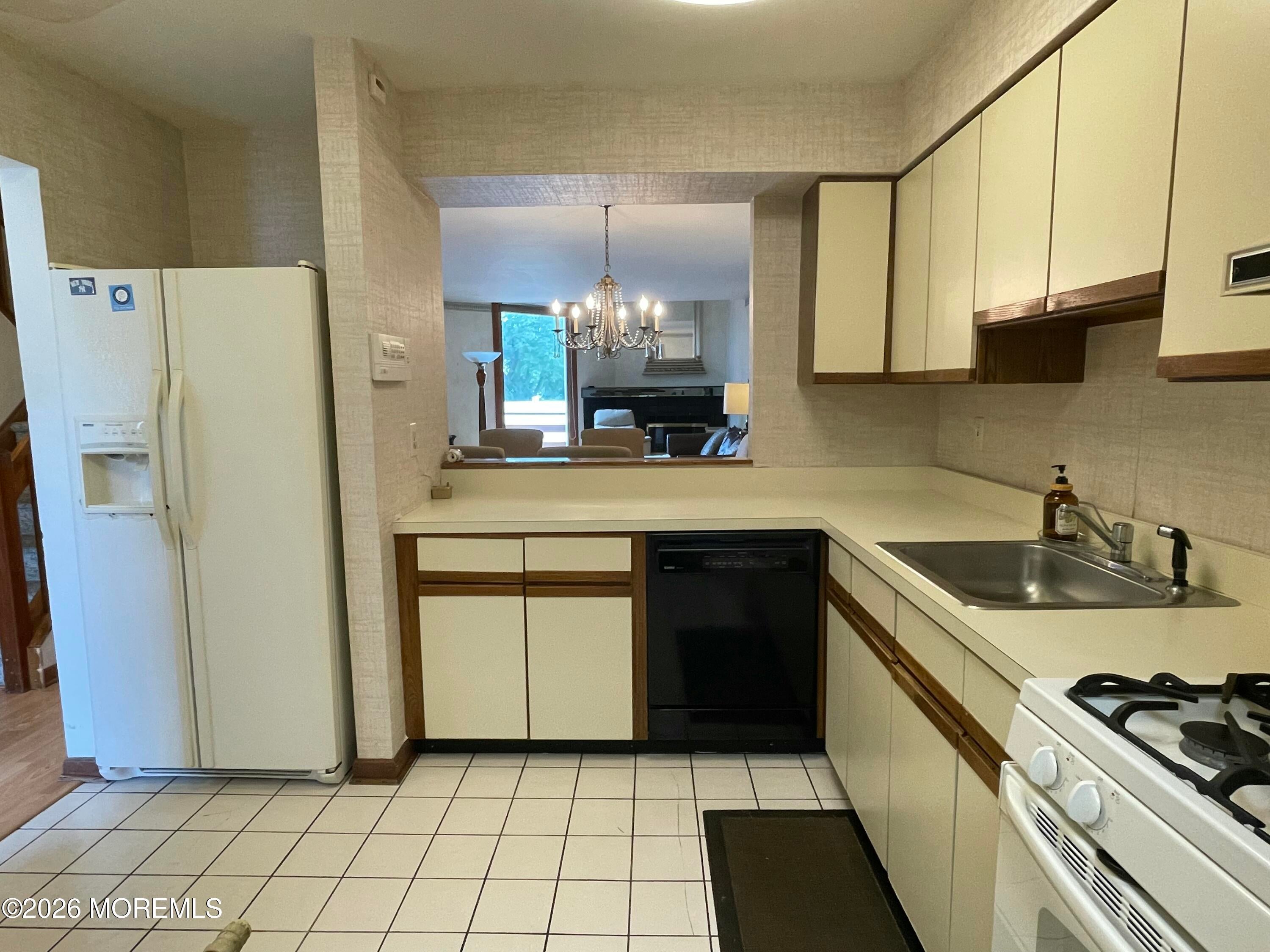 60 Cedar Avenue 8