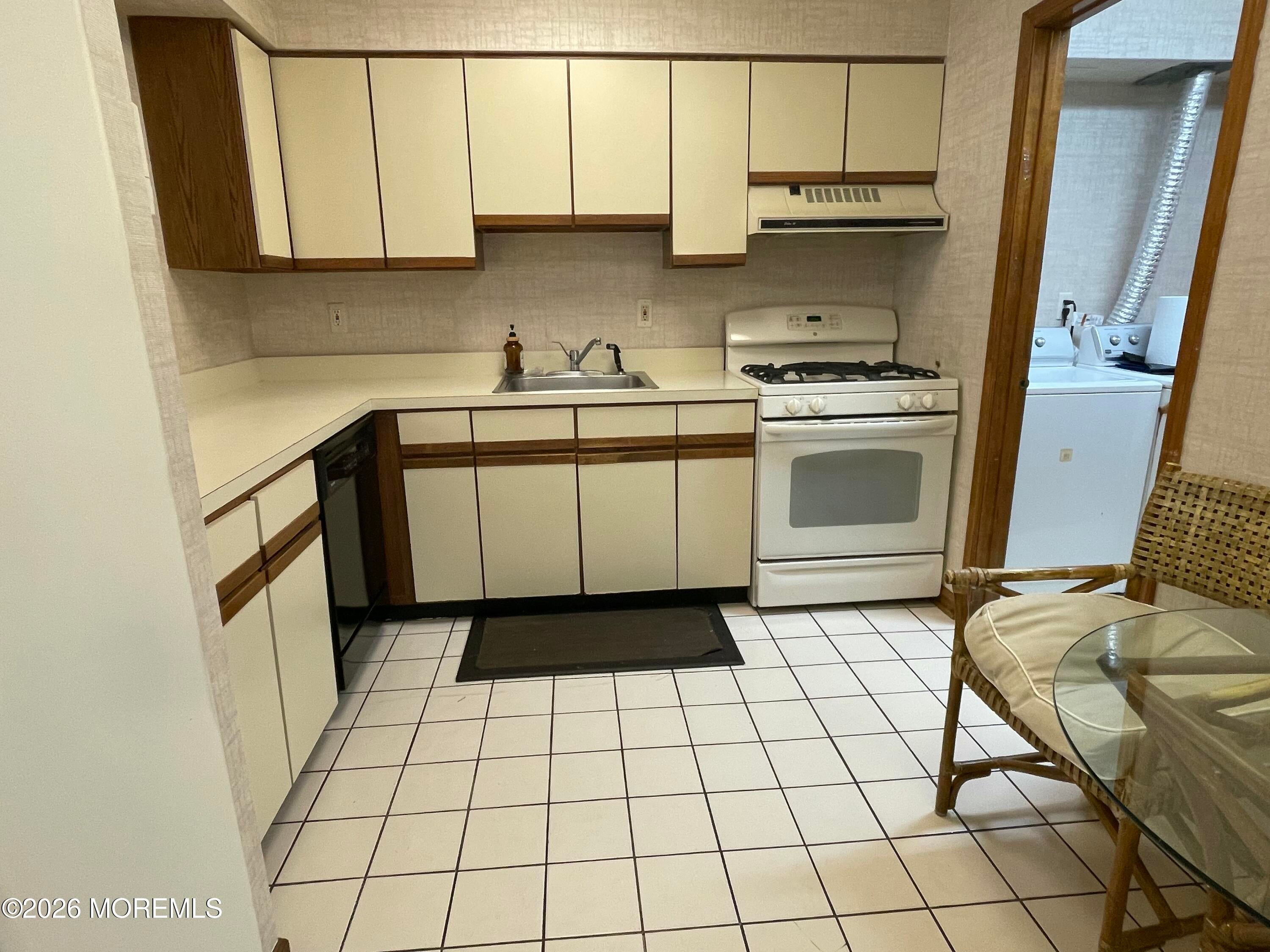 60 Cedar Avenue 8