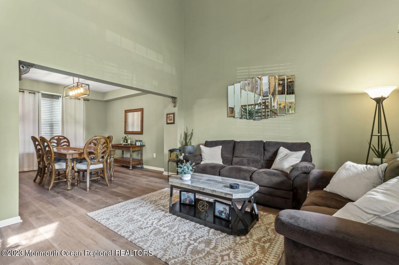 Photo 22 of 40 of 14 Reddington Drive house