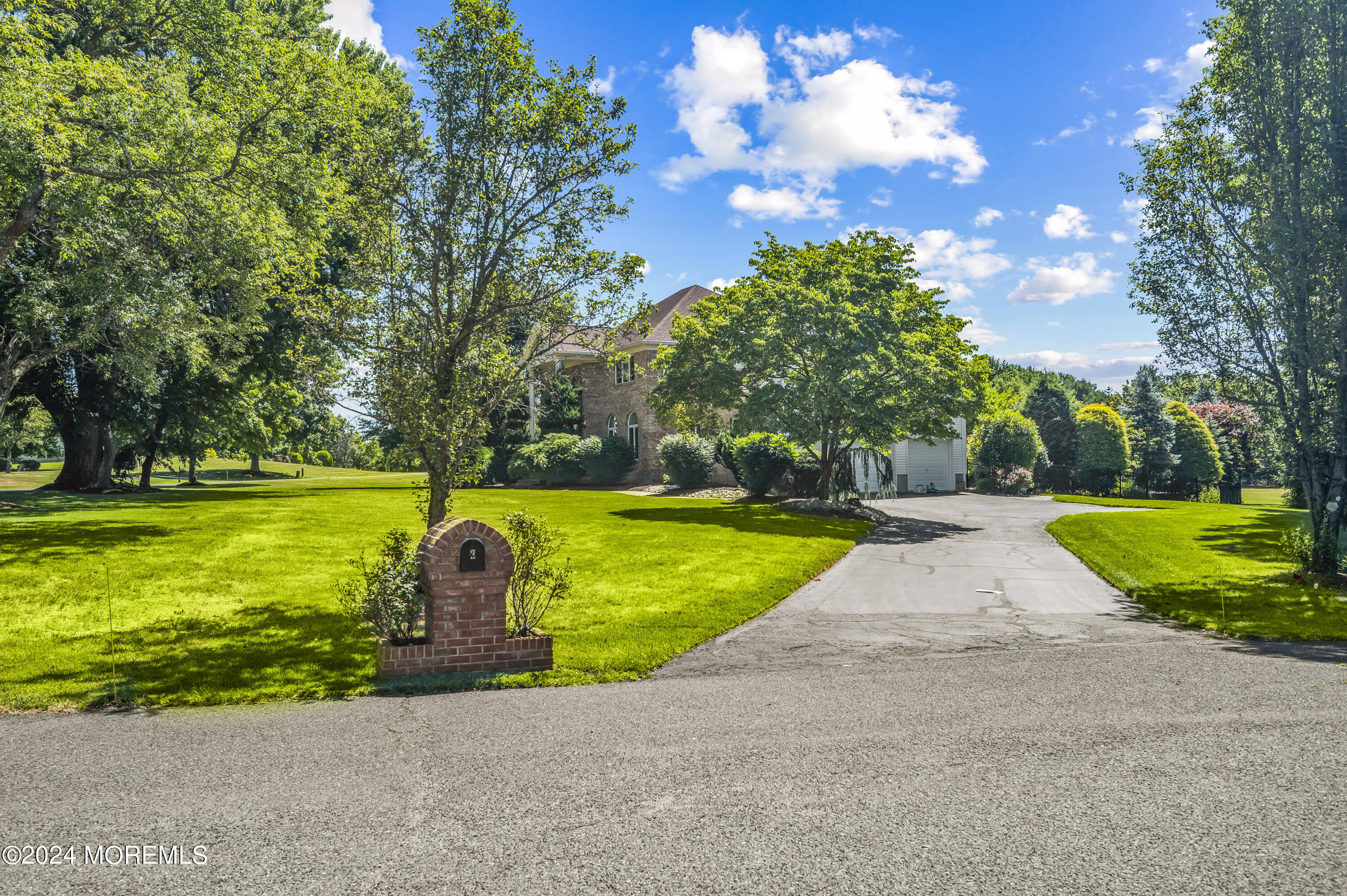 2 Queen Court, Manalapan, New Jersey image 3