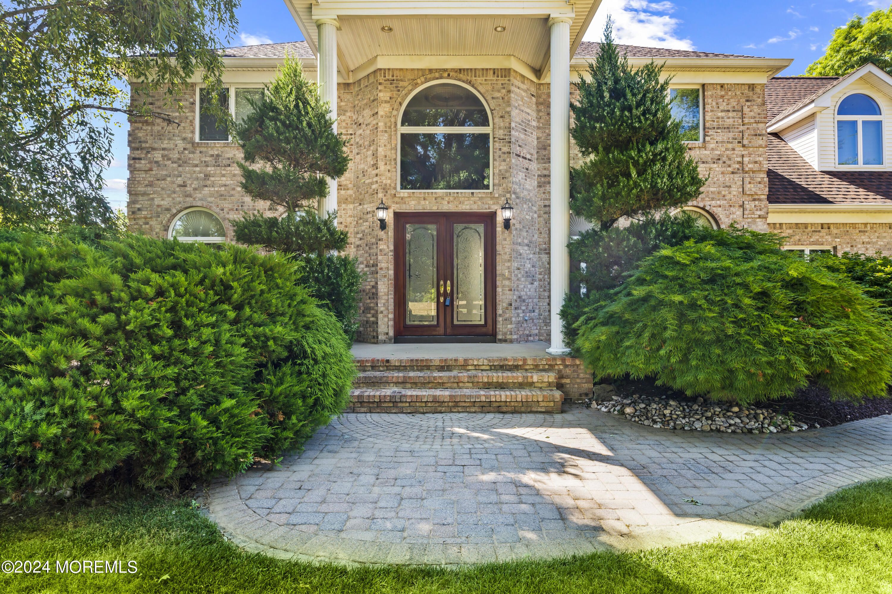 2 Queen Court, Manalapan, New Jersey image 5