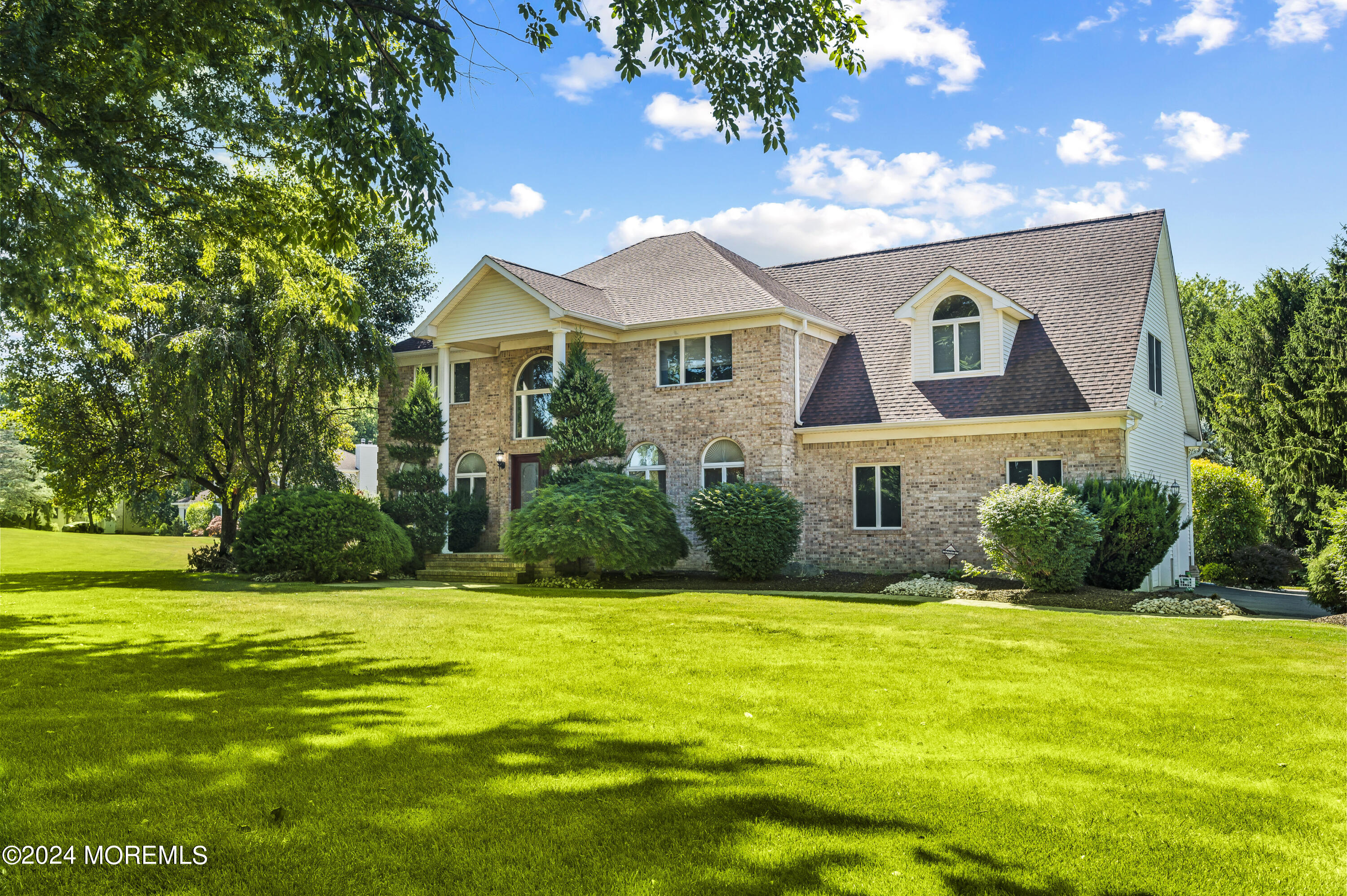 2 Queen Court, Manalapan, New Jersey image 2