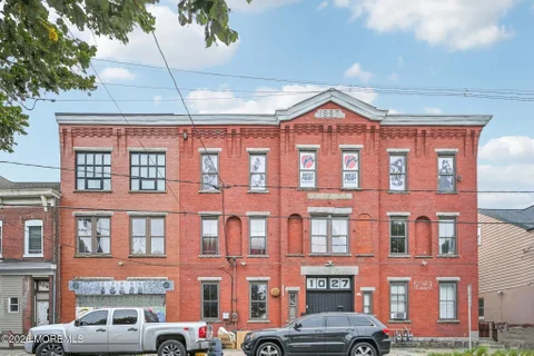 MLS: 22625935