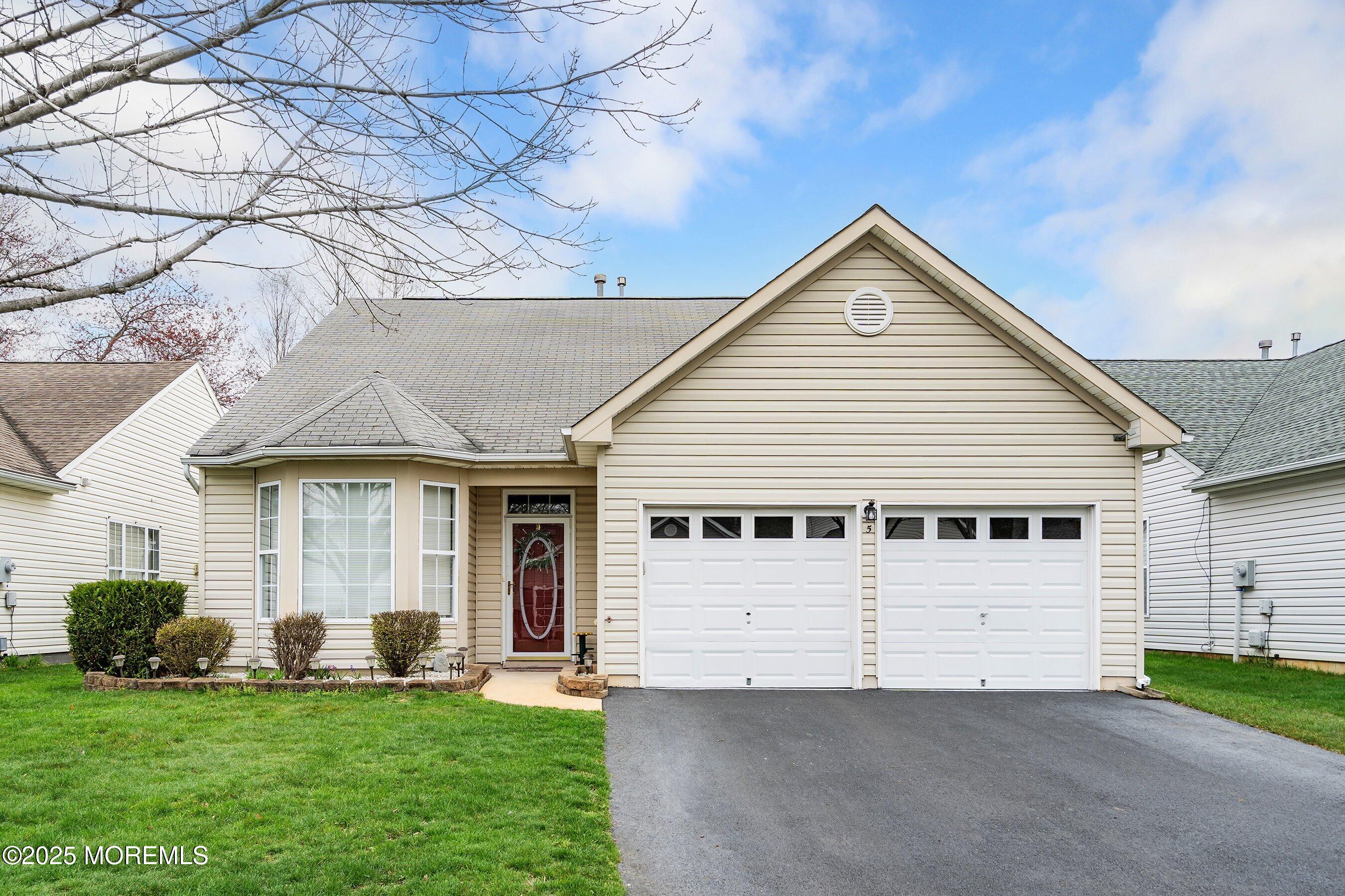 5 Sunflower Lane, Brick, New Jersey image 1