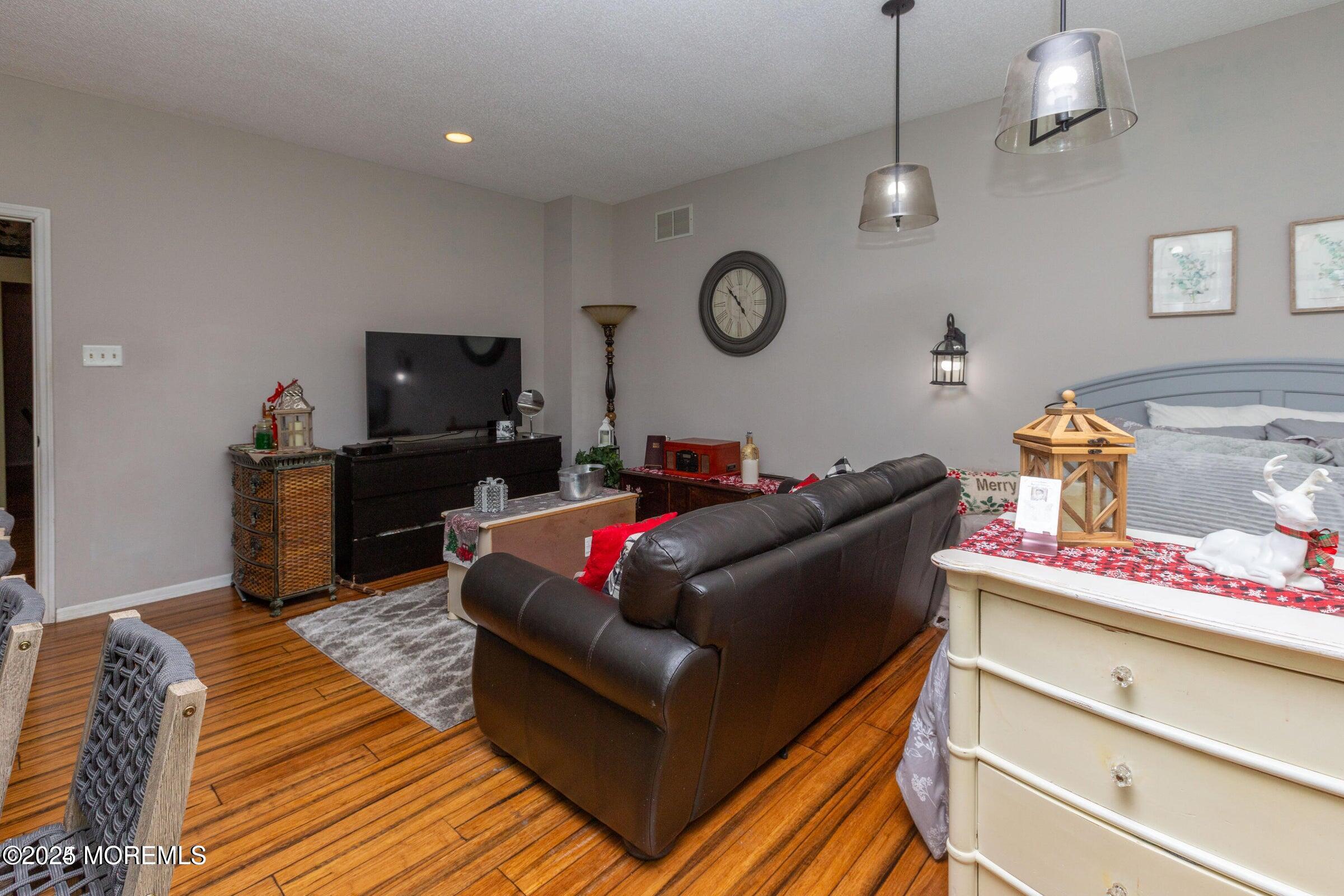 25 Pioneer Court, Freehold, New Jersey image 9