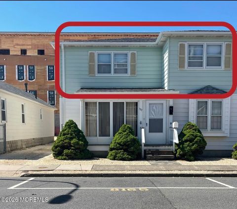 Multifamily For Rent - 127 Hancock Avenue #UPSTAIRS<br/> Seaside Heights, NJ 08751