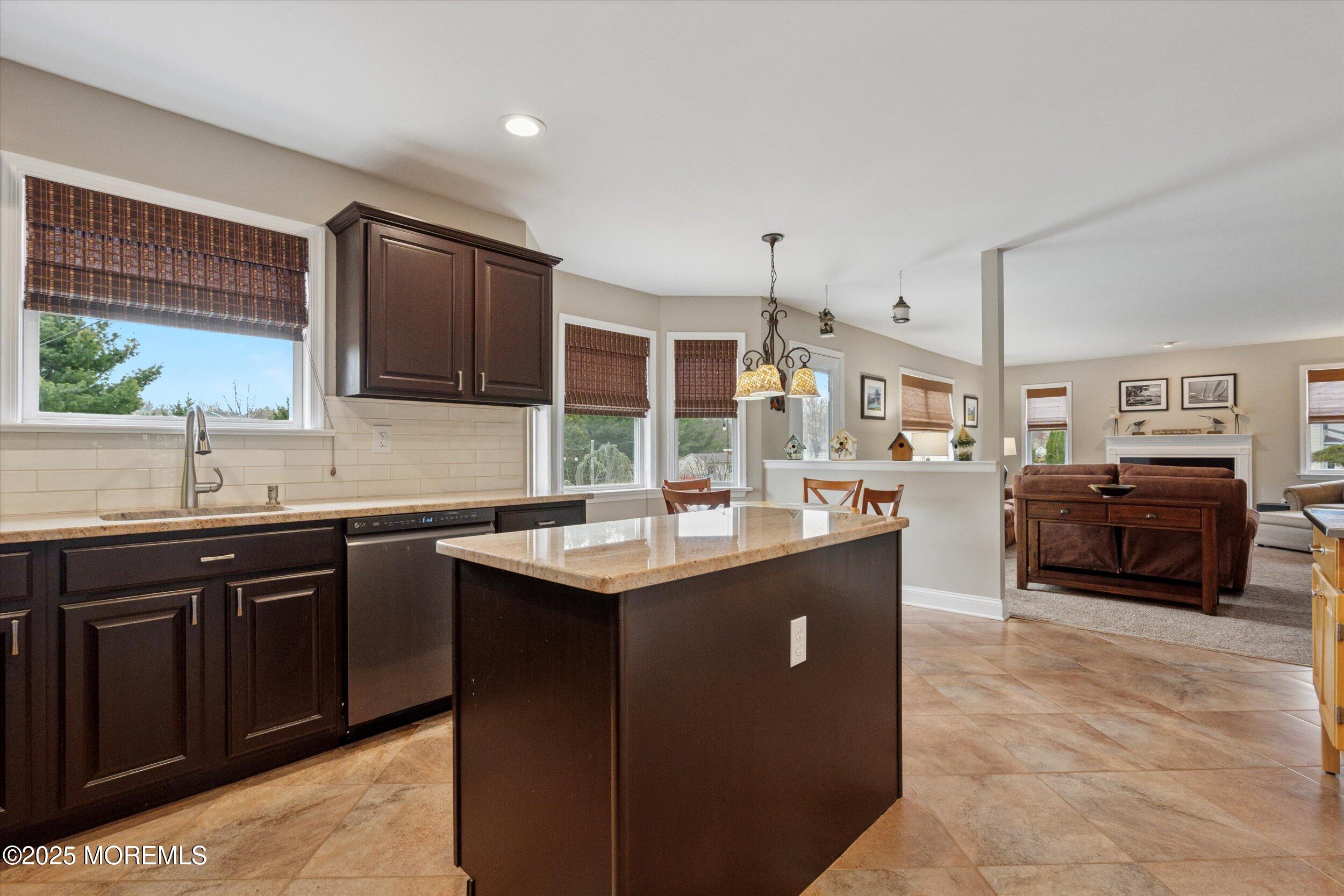 7 Galloping Brook Drive, Allentown, New Jersey image 4
