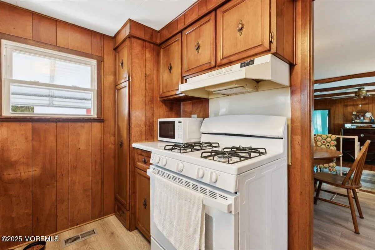 Toms River, New Jersey 08755, United States, 2 Bedrooms Bedrooms, ,1 BathroomBathrooms,Residential,Active,176970