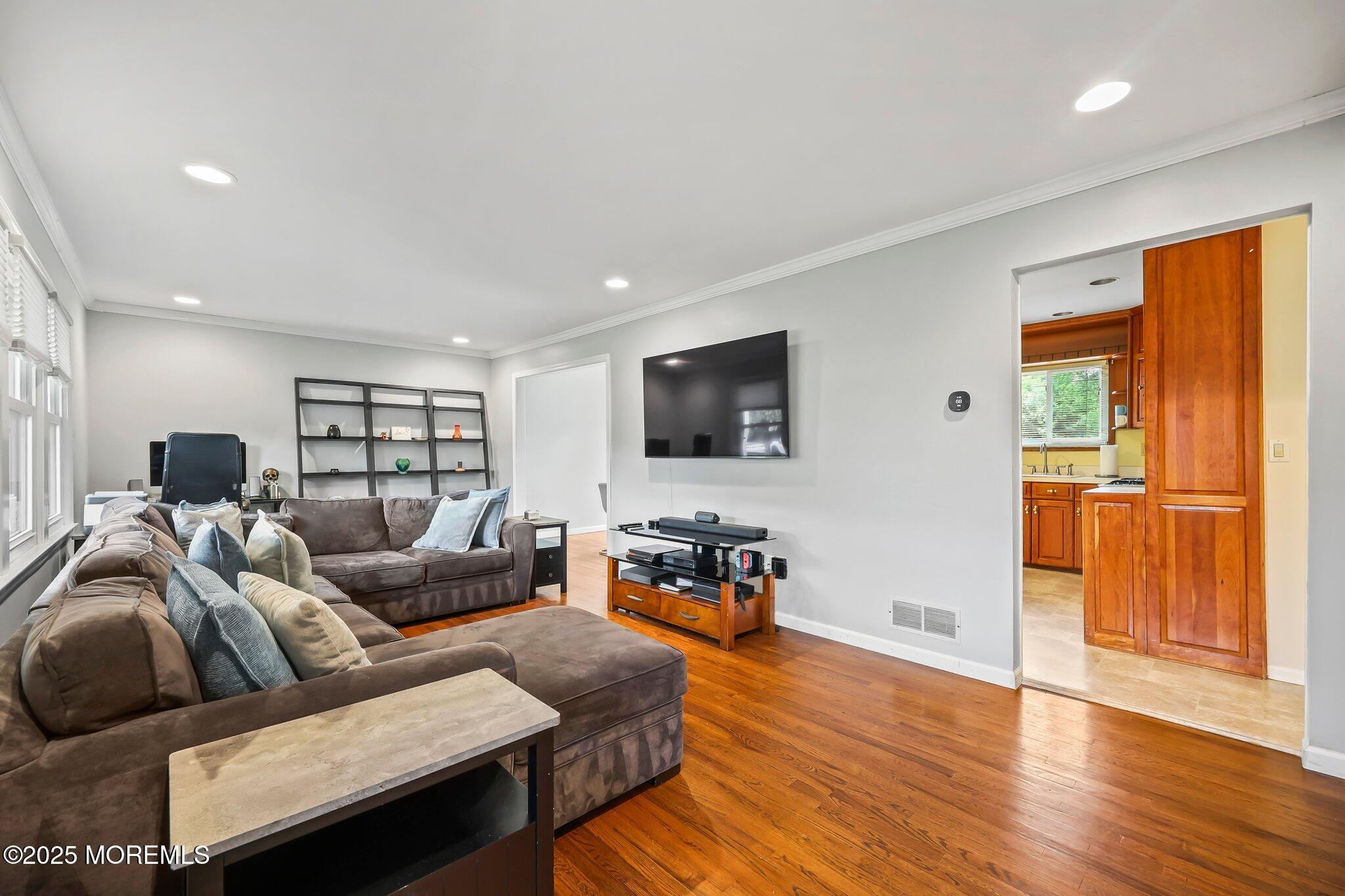 6 Keats Court, Manalapan, New Jersey image 4