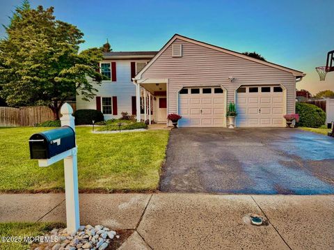 Photo of 8 Hedgewood Road, Howell, NJ 07731 (MLS # 22531595)