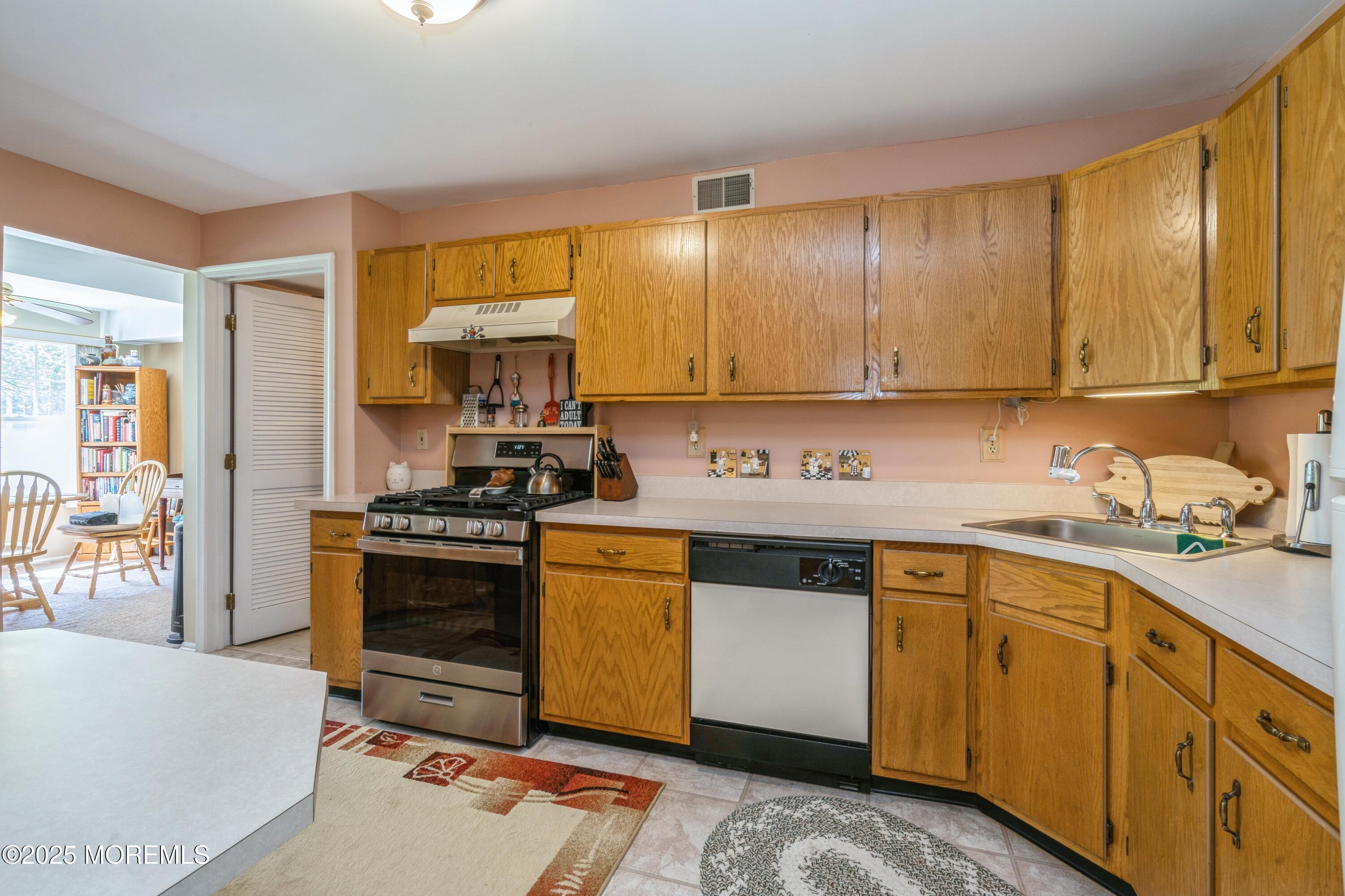 604 Hampshire Drive, North Brunswick, New Jersey image 9
