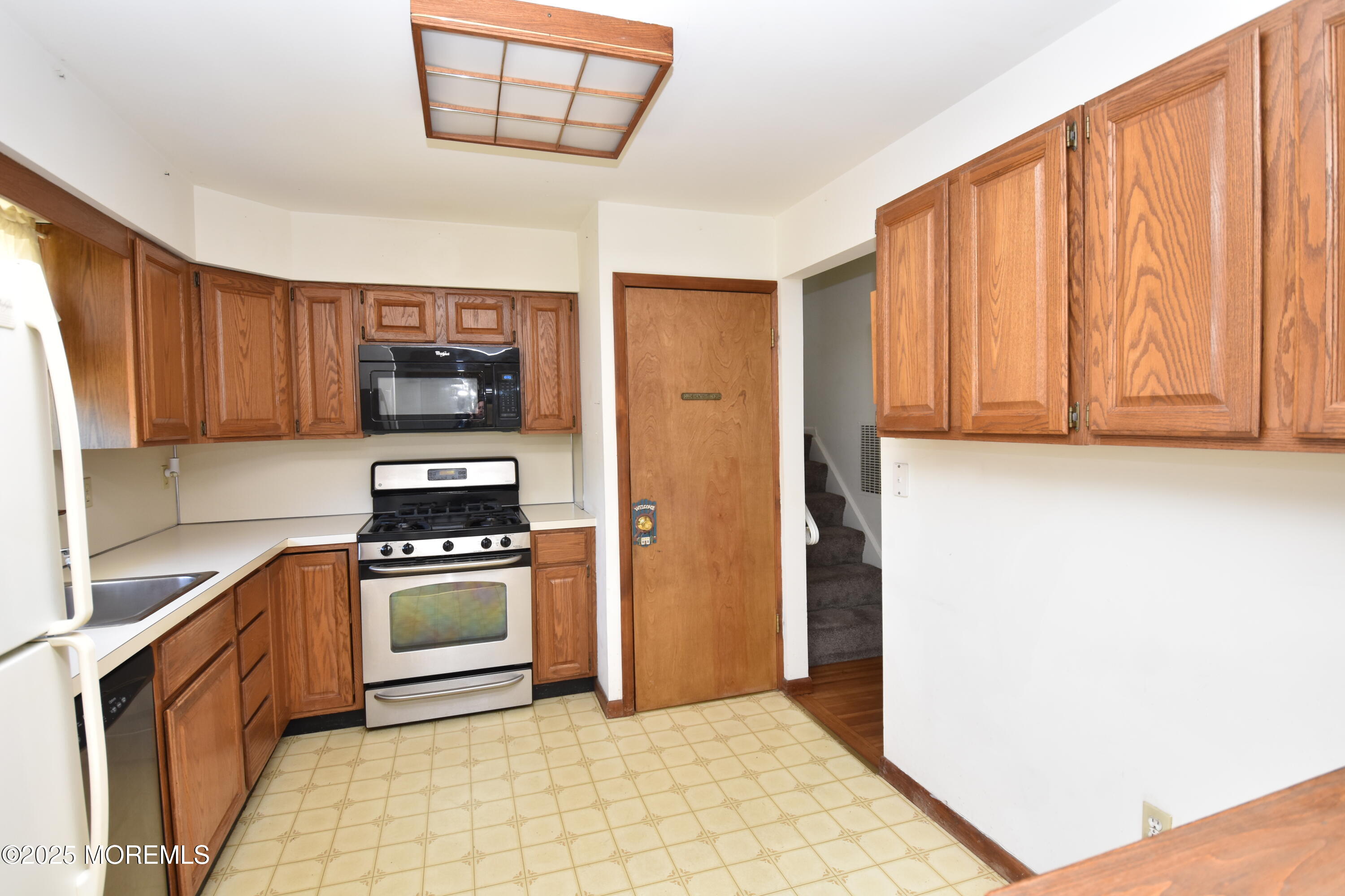 21 Spruce Road, Burlington, New Jersey image 3