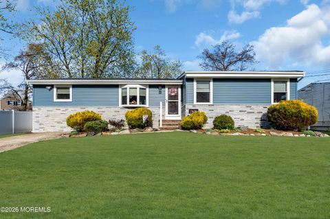 Photo of 36 Dartmouth Drive, Hazlet, NJ 07730 (MLS # 22610113)